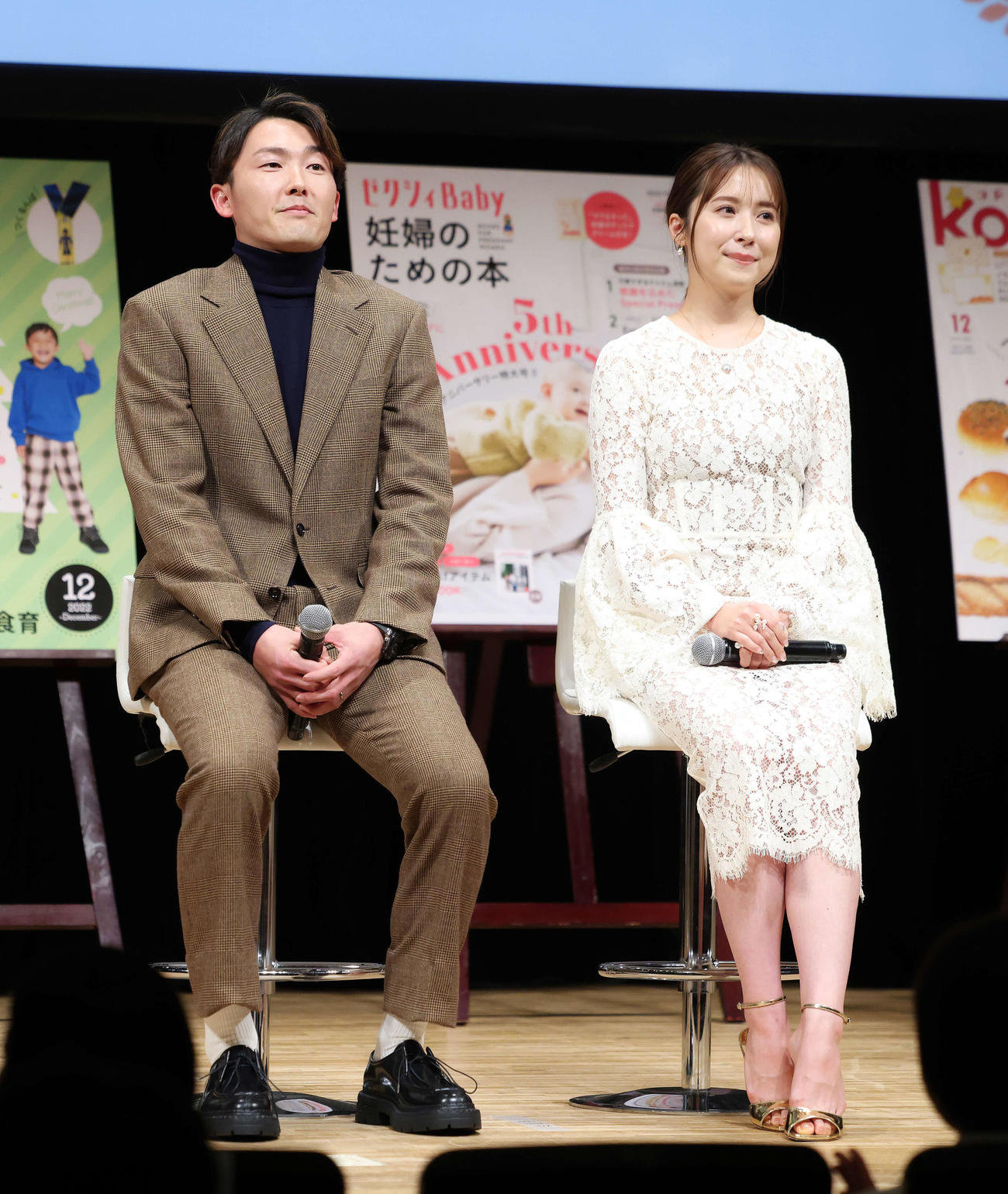 トークショーに臨む西武源田（中央）と衛藤美彩（撮影・河田真司）