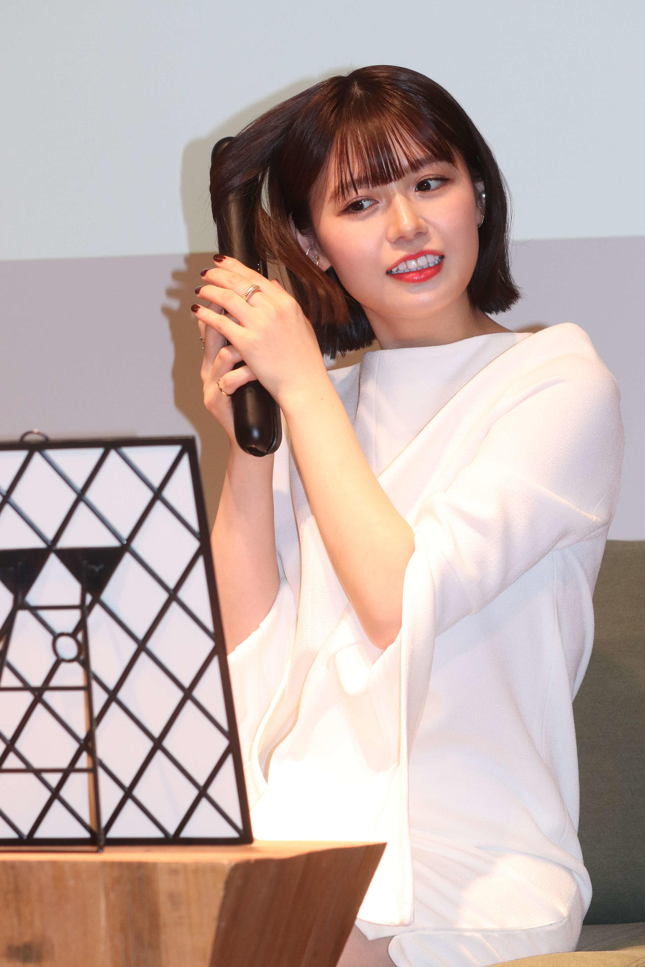 「Aestyヘアアイロン新製品発表会」でヘアアレンジ体験する井口綾子（撮影・加藤理沙）