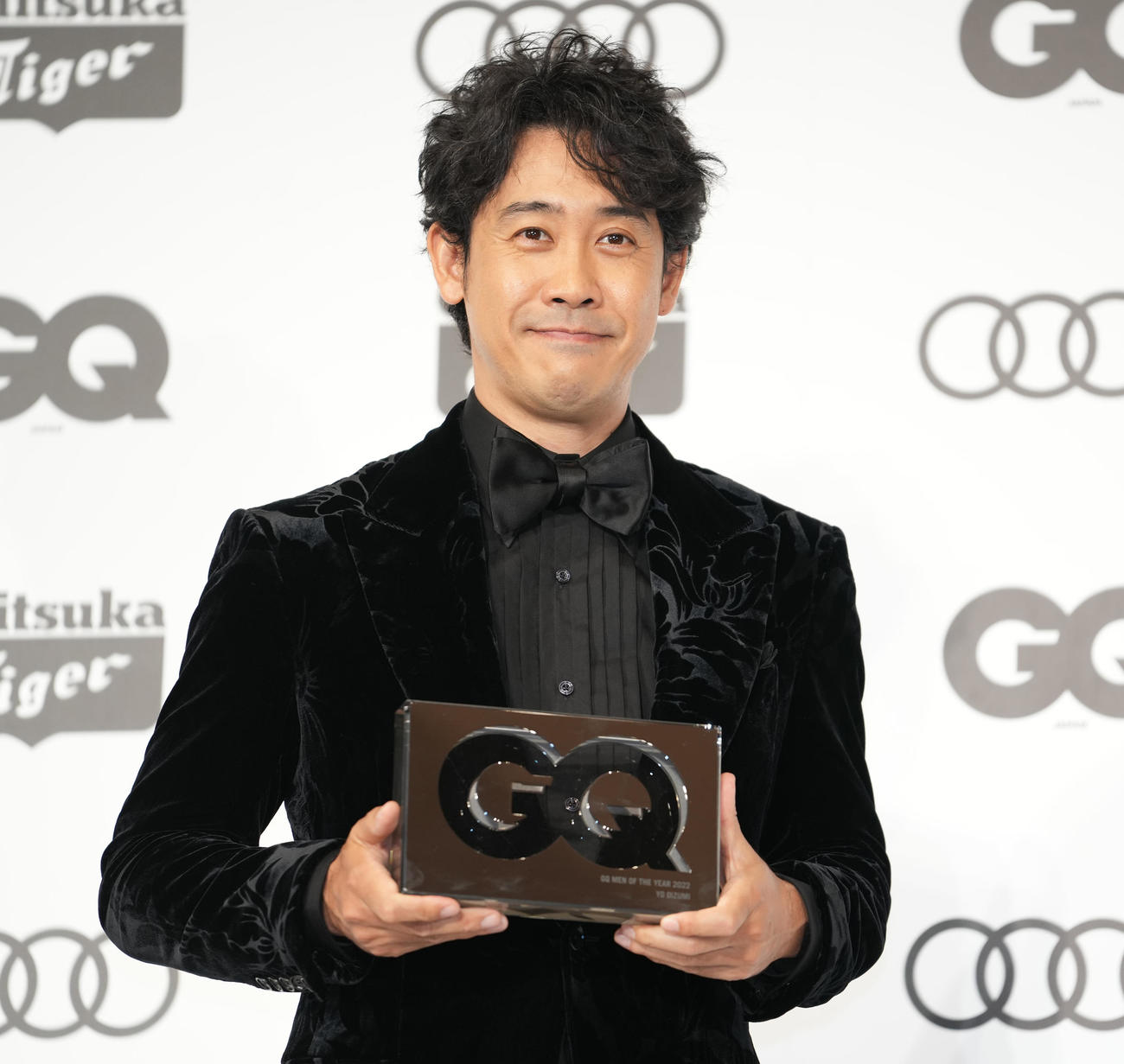 「GQ MEN OF THE YEAR 2022」のフォトコールでポーズを取る大泉洋（撮影・鈴木みどり）