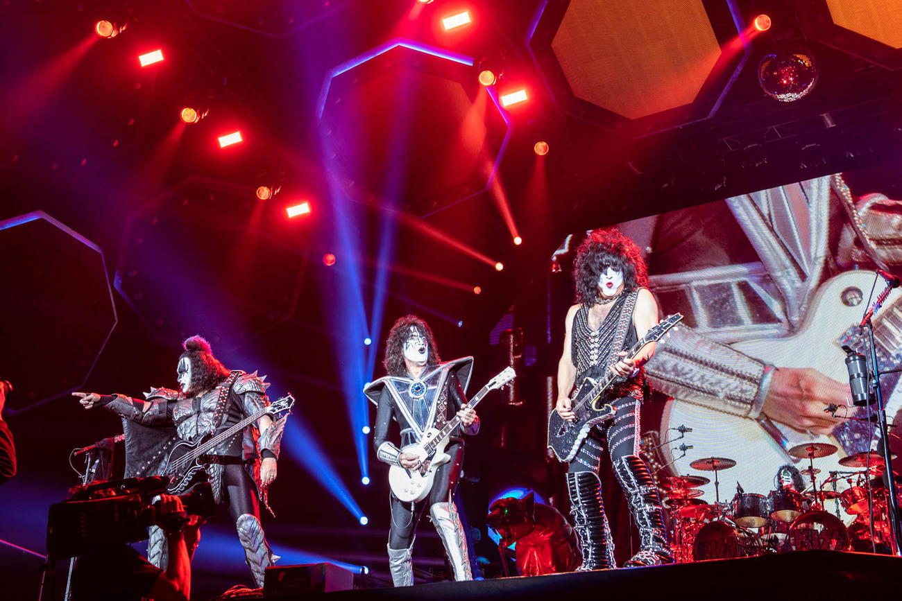 東京ドーム公演でパフォーマンスするKISSのメンバーたち（C）Masanori Doi