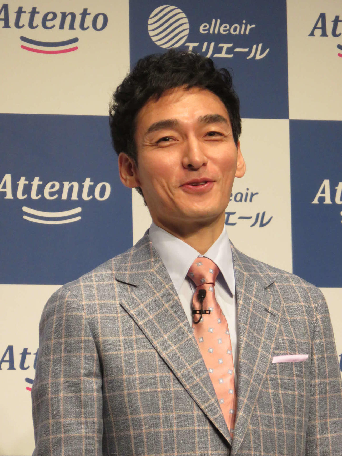 アテントの新商品発表会に出席した草なぎ剛