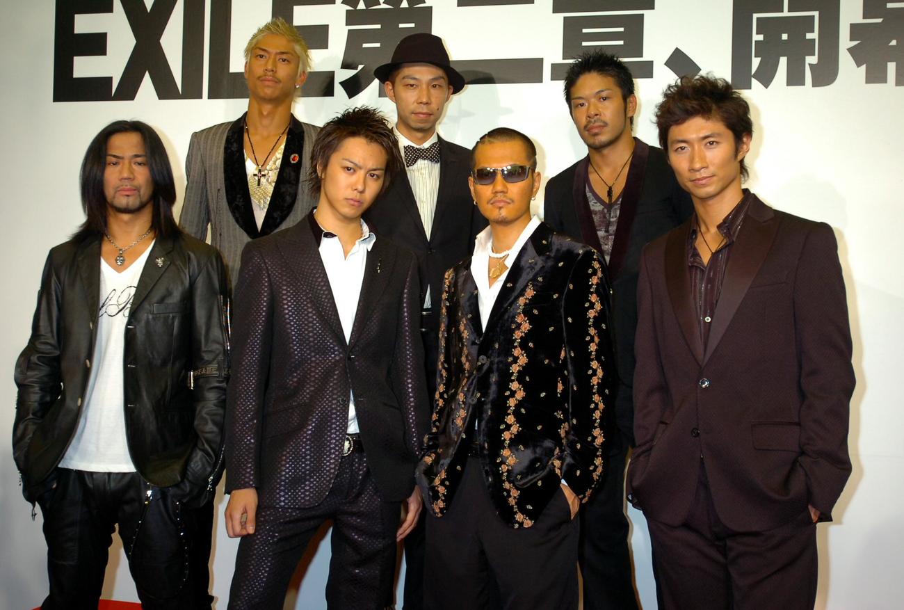 EXILE第2章が開幕　メンバーの前列左からHIRO、TAKAHIRO、ATUSUSHI、MIKIDAI　後列左からAKIRA、USA、MATSU（2006年09月撮影）