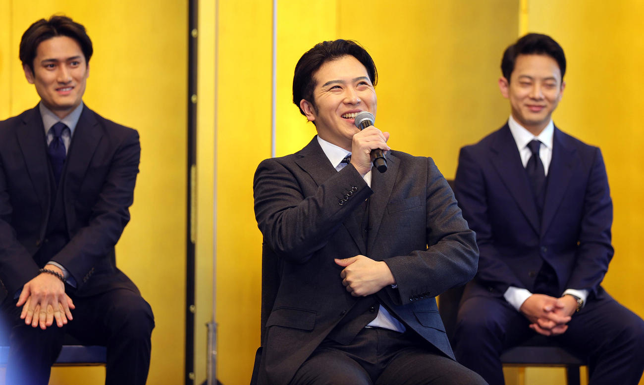 「新春浅草歌舞伎」制作発表に出席し、笑顔で話をする尾上松也（撮影・野上伸悟）
