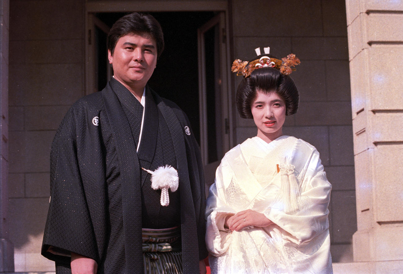 渡辺徹さんは３年間の交際で榊原郁恵と結婚（1987年10月撮影）