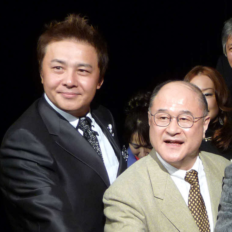09年1月、文学座鏡開き　左から渡辺徹さん、角野卓造