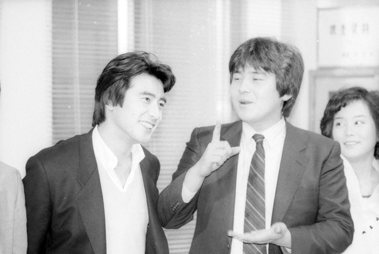 「太陽にほえろ！」神田正輝（左）と渡辺徹（右）（1985年3月19日撮影）