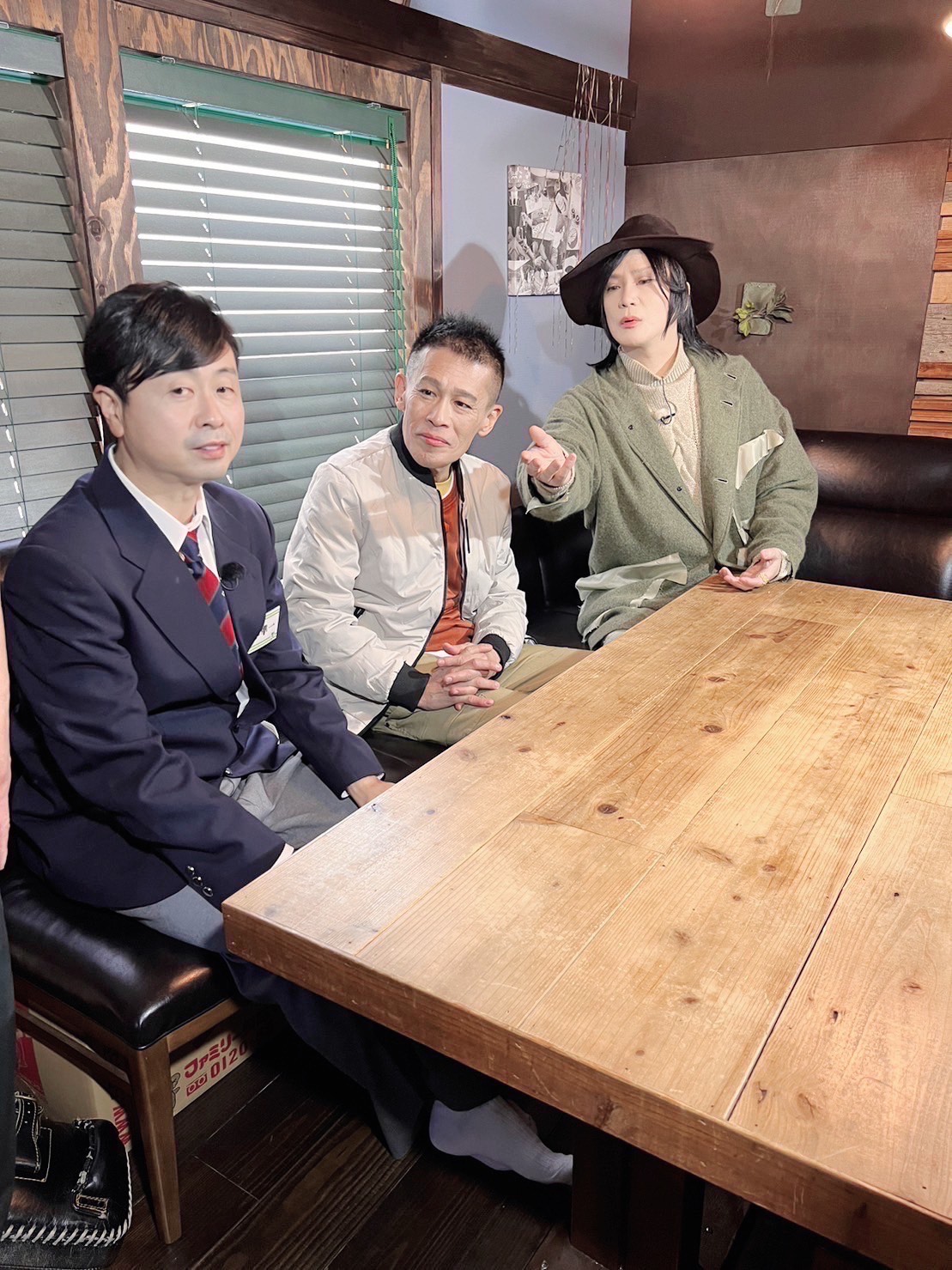 BS日テレ「京さま慎ちゃんの令和も飛ばすぜぃ！」に出演する京本政樹（右）柳沢慎吾（中）河本準一