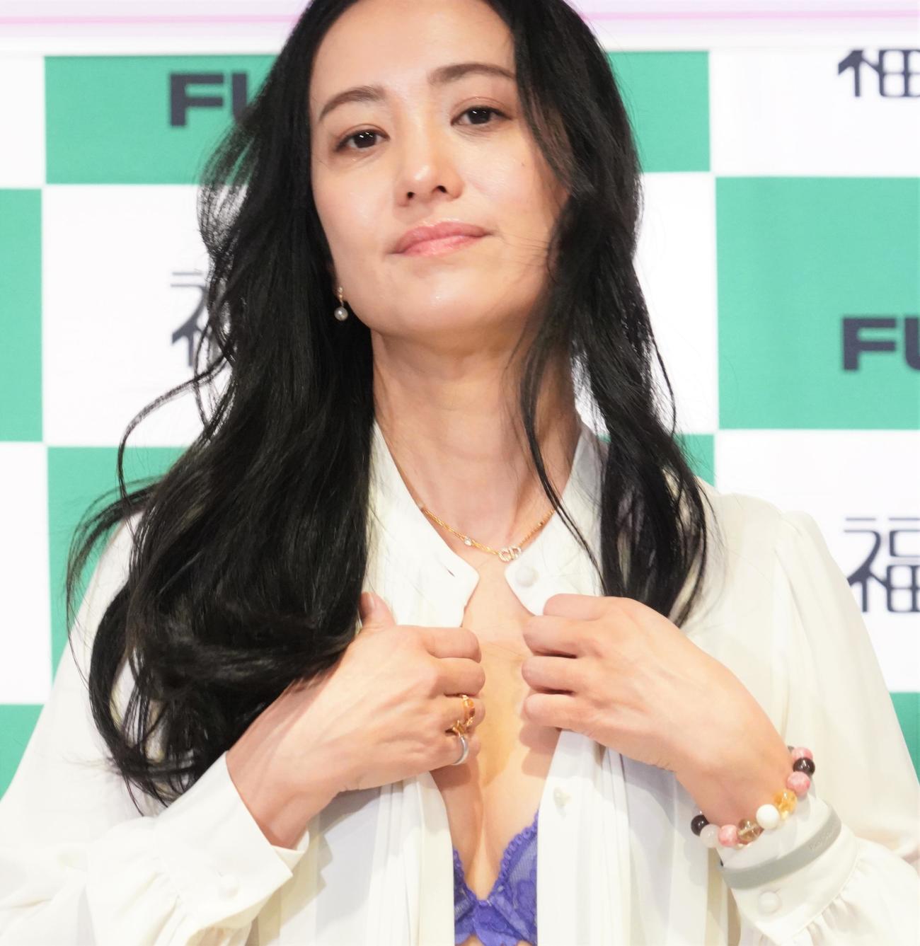 2年ぶりとなる新作DVD＆Blu－ray（ブルーレイ）「S×sence369（エッセンスみるく）」の発売記念イベントを行った脊山麻理子（撮影・佐藤成）