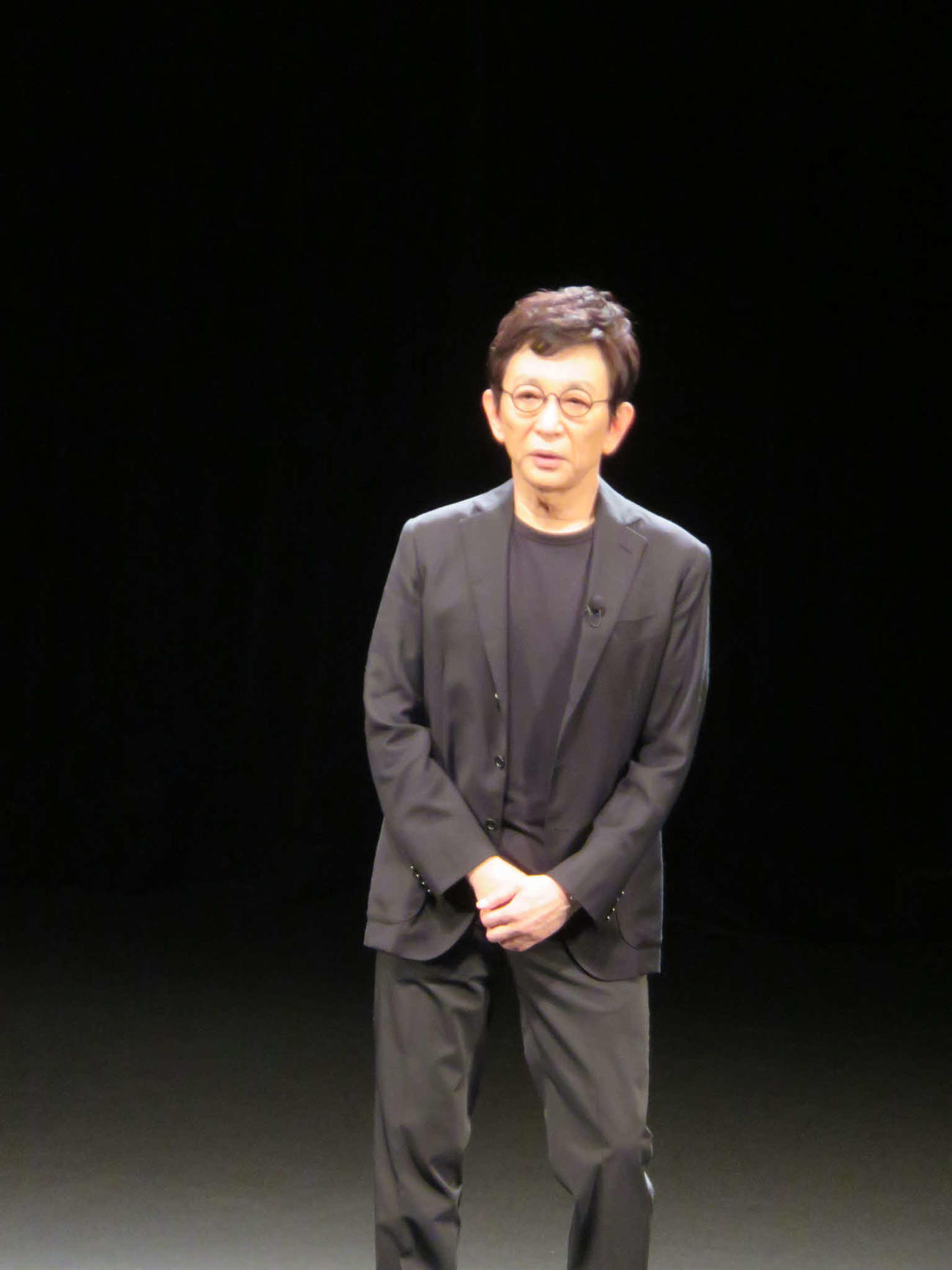 「古舘伊知郎トーキングブルース『言葉2022』」でしゃべる古舘伊知郎