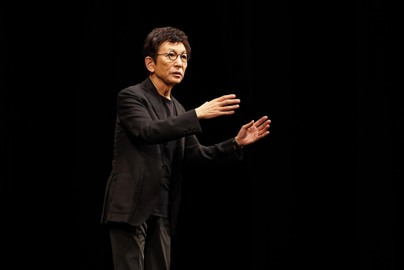 「古舘伊知郎トーキングブルース『言葉2022』」でしゃべる古舘伊知郎
