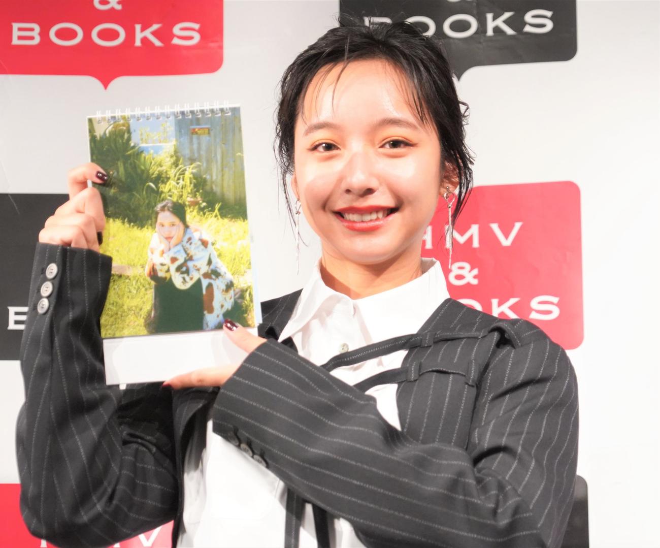 2023年カレンダー発売記念イベントを行った山之内すず（撮影・佐藤成）