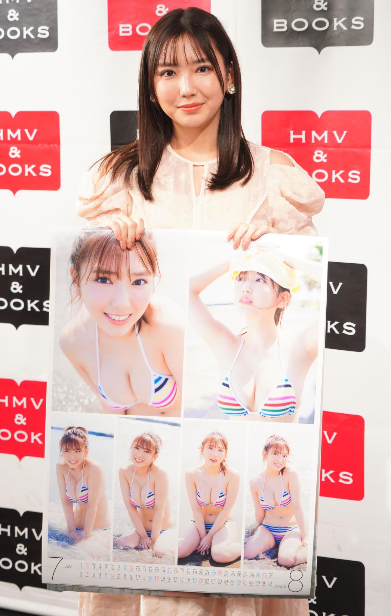 2023年カレンダー発売記念イベントを行った沢口愛華（撮影・佐藤成）