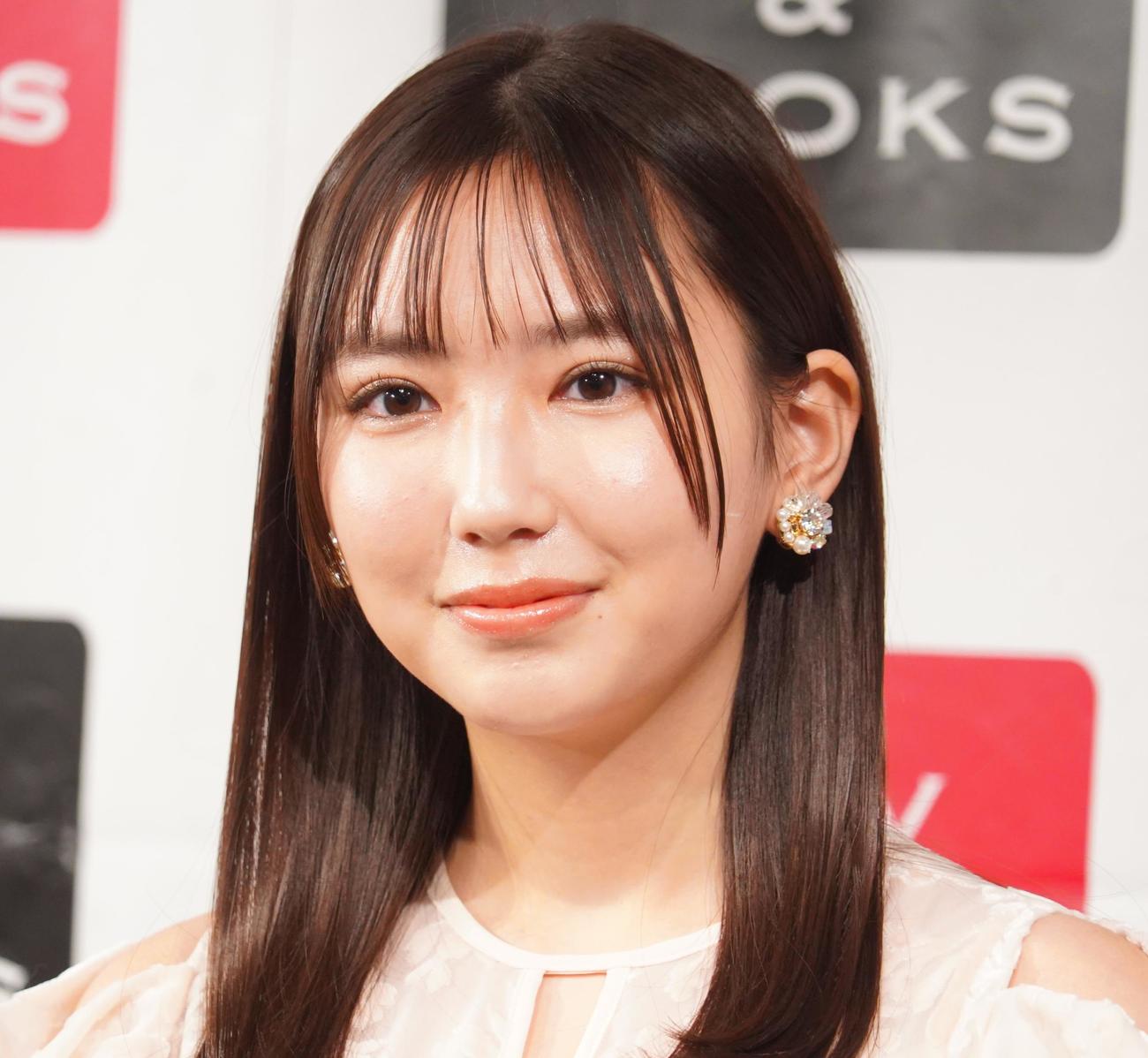 2023年カレンダー発売記念イベントを行った沢口愛華（撮影・佐藤成）
