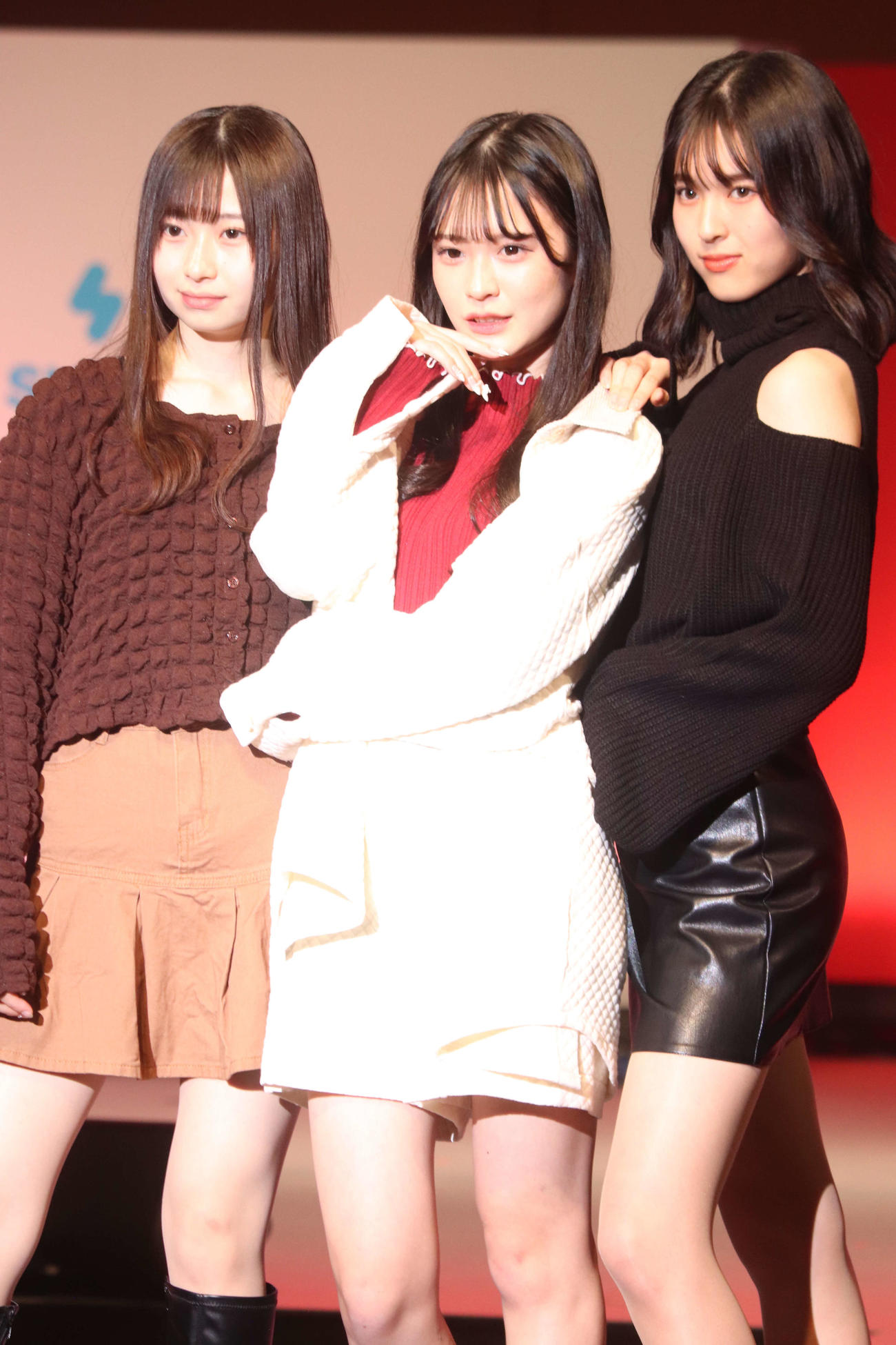 「女子高生ミスコン2022」のファッションショーの様子。右はグランプリに輝いた山口県出身の高校1年生、はるちさん（撮影・加藤理沙）