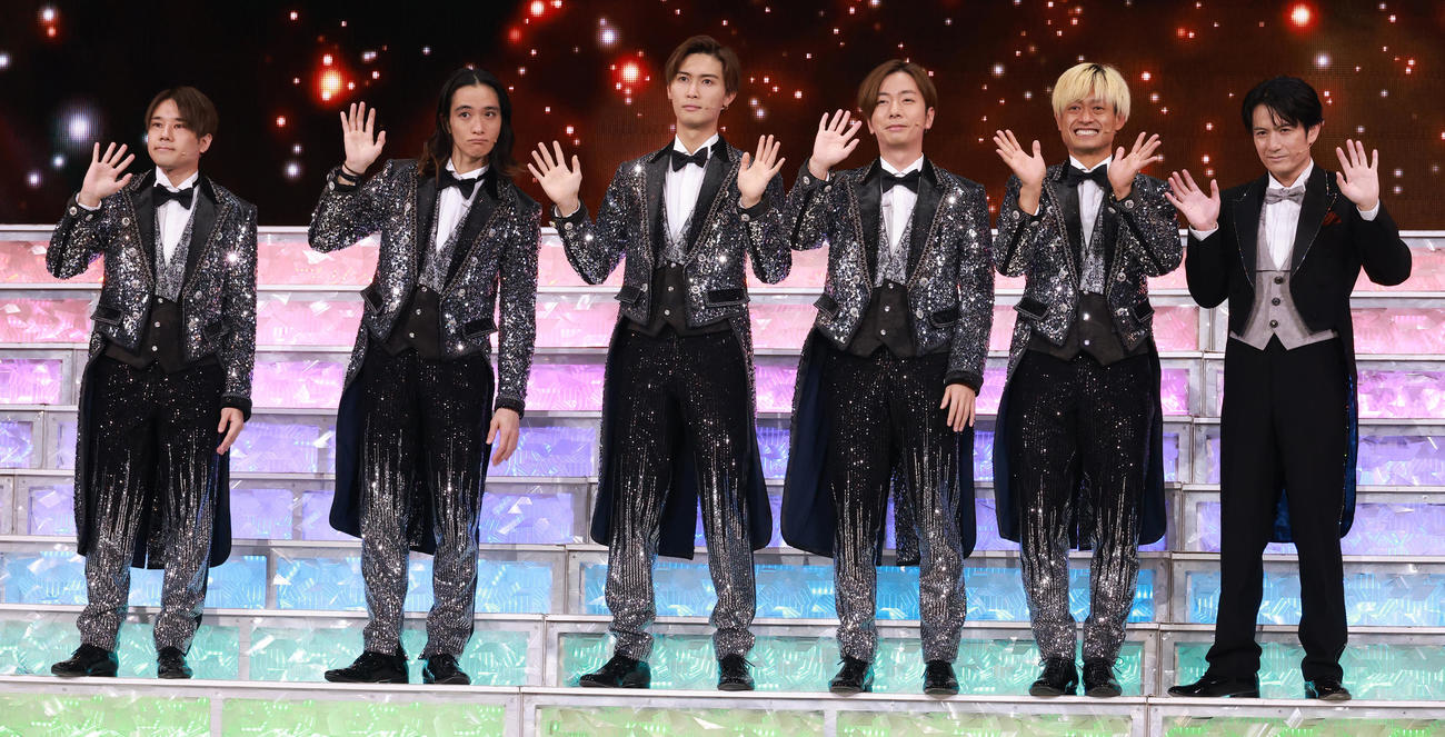 「ジャニーズ伝説」ゲネプロを行った、左から五関晃一、戸塚祥太、橋本良亮、河合郁人、塚田僚一、佐藤アツヒロ（撮影・中島郁夫）