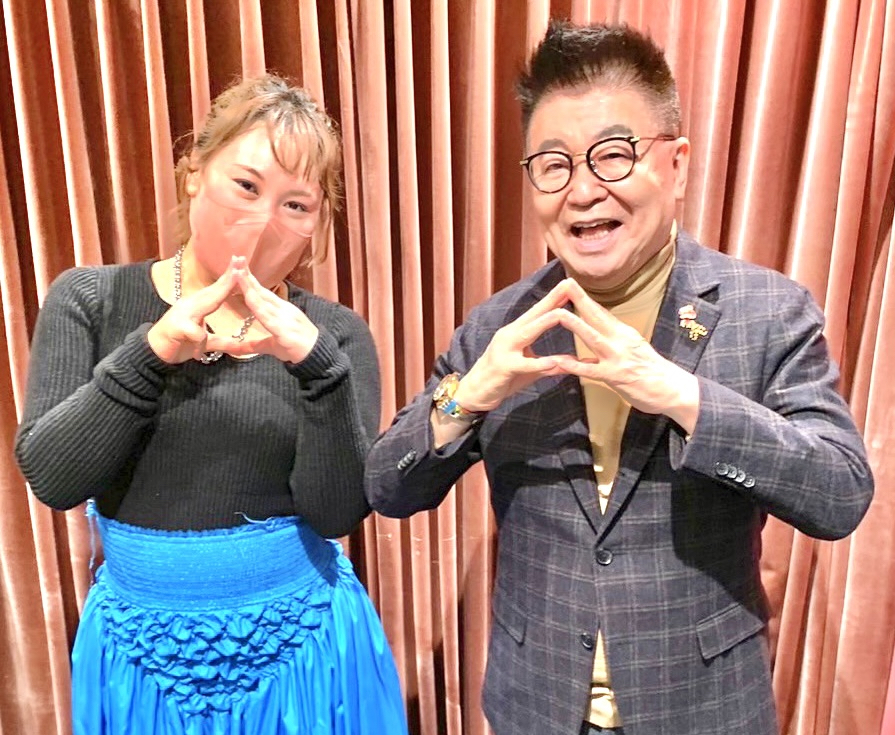 あんか談議で盛り上がったバービー（左）と生島ヒロシ