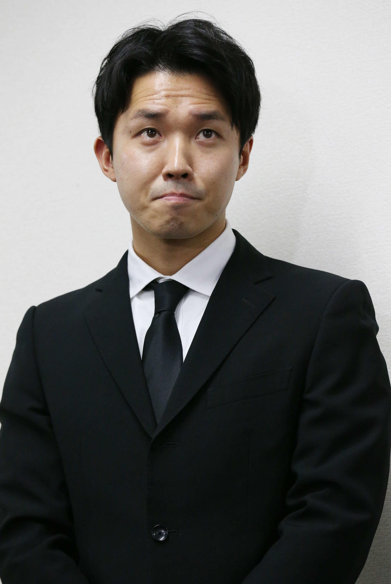 目に涙を浮かべる渡辺裕太（撮影・宮地輝）
