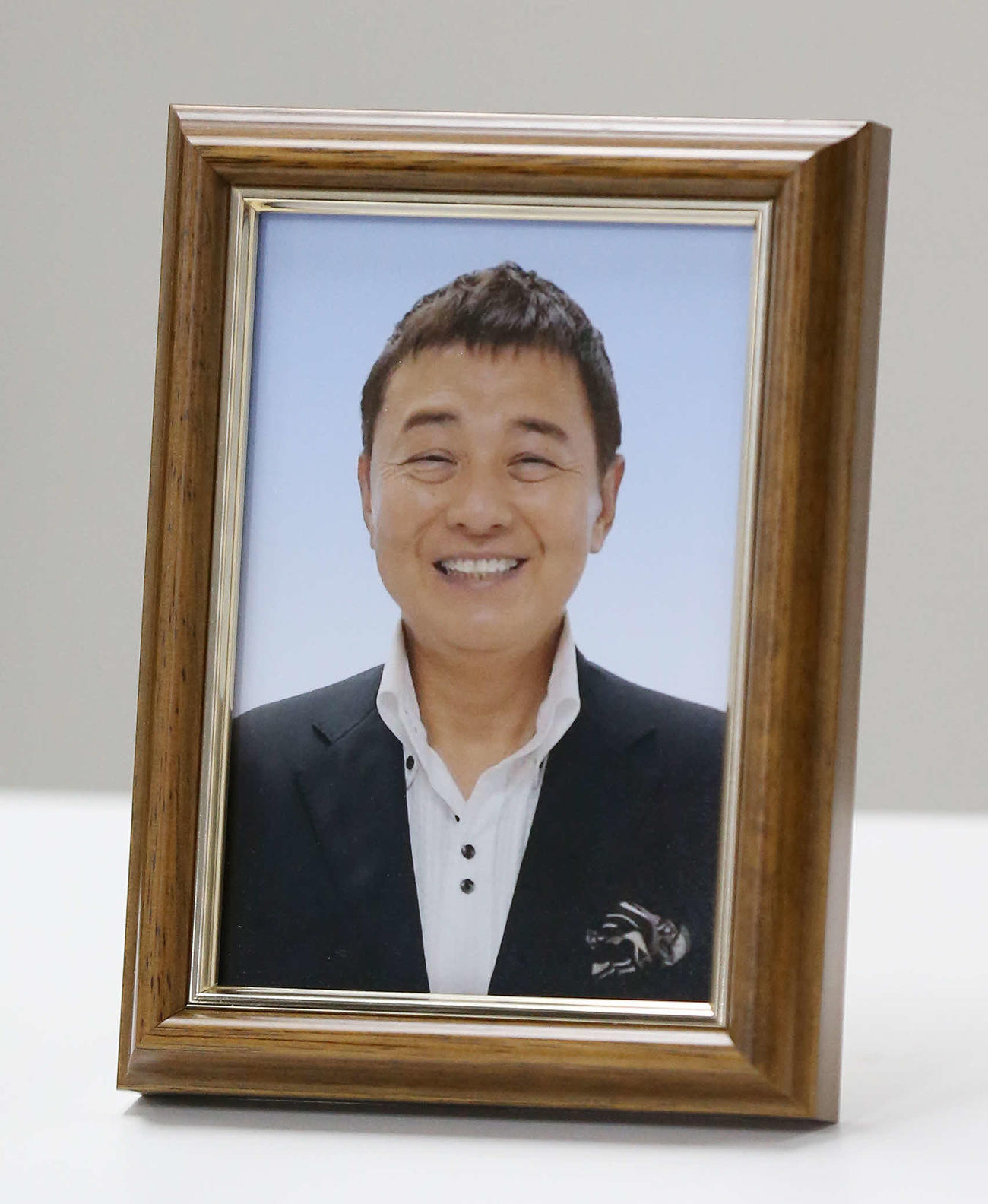 亡くなった渡辺徹さんの遺影（撮影・宮地輝）