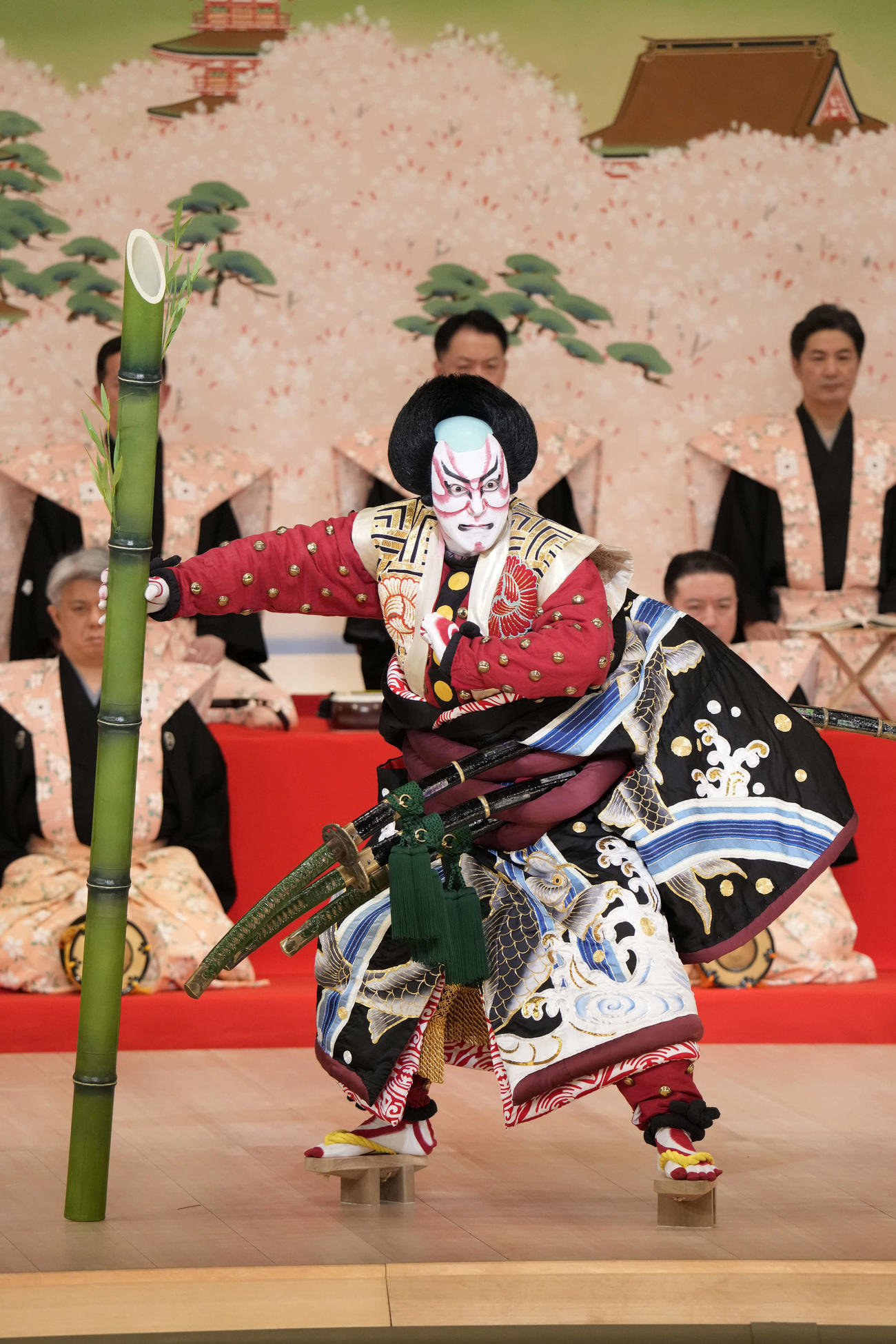 「十二月大歌舞伎」の「京鹿子娘二人道成寺」に出演する市川團十郎白猿（C）松竹