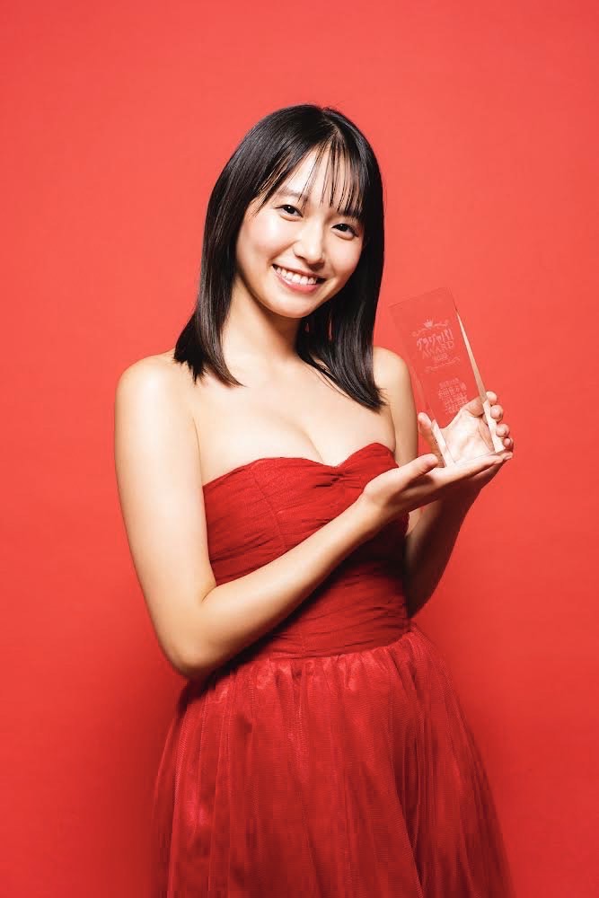 「週刊プレイボーイグラジャパ!アワード2022」最優秀作品賞に輝いた志田音々