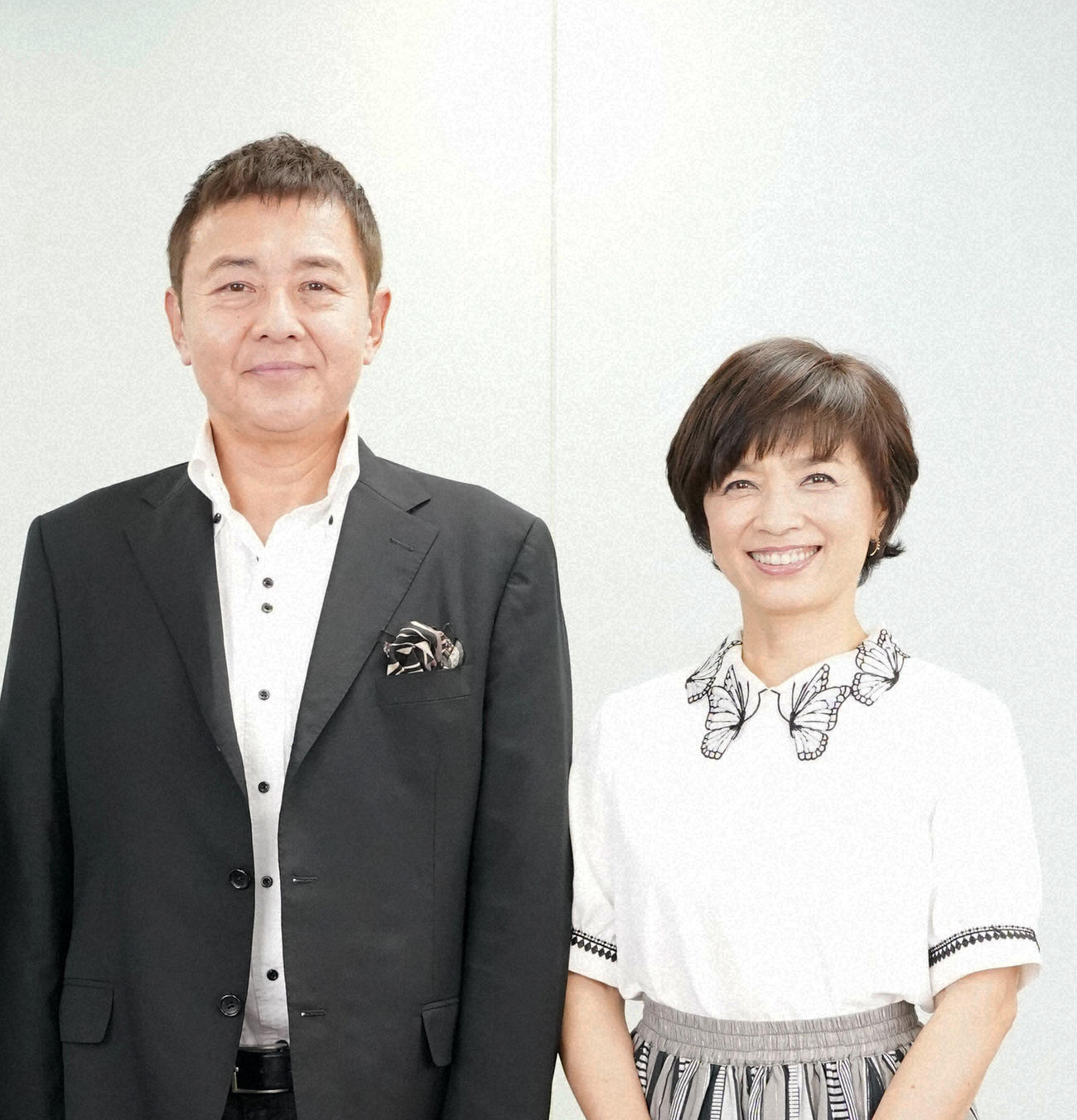 渡辺徹さん（左）と榊原郁恵（2021年撮影）