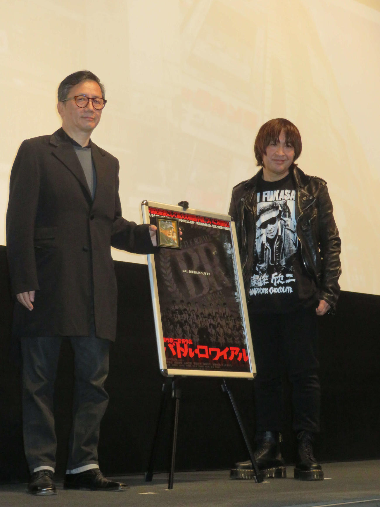 さよなら渋谷TOEI「バトルロワイヤル」特別上映に登壇した、片岡公生プロデューサー（左）と深作健太監督（撮影・村上幸将）