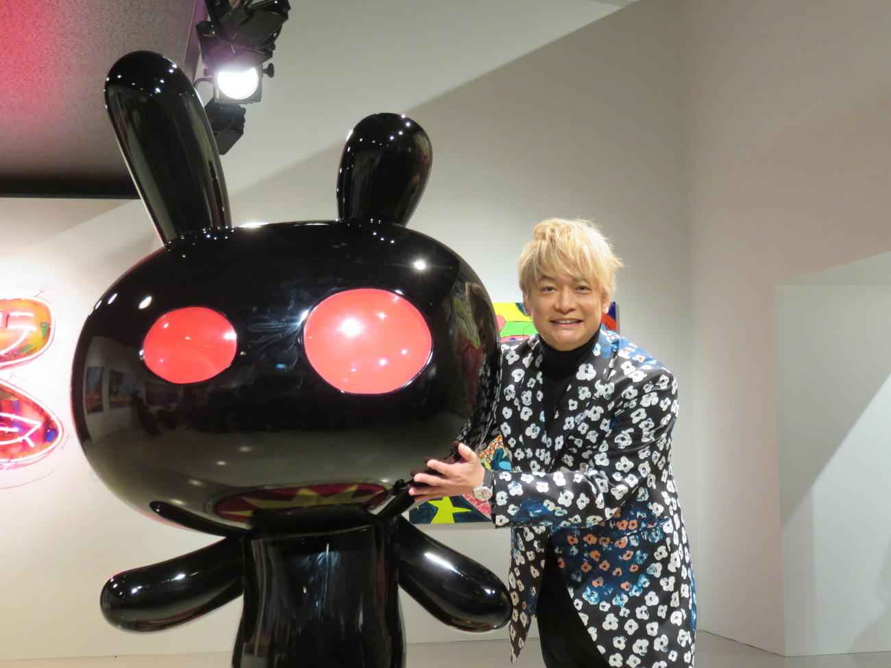 個展開催前に会見した香取慎吾