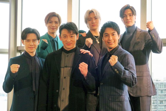 前列左から、ウエンツ瑛士、山本耕史、海宝直人、後列左から、立石俊樹、松下優也、廣瀬友祐