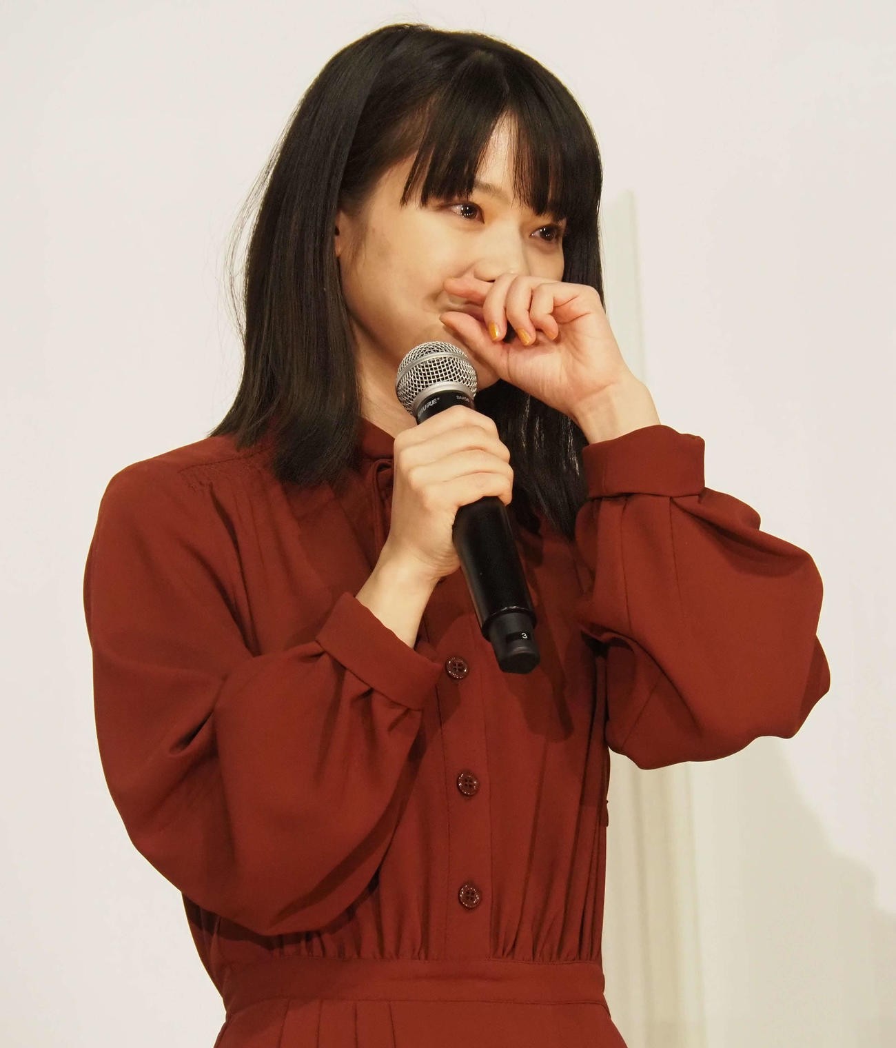 作品のモデルとなった小笠原恵子さんの言葉に目を潤ませる岸井ゆきの（撮影・遠藤尚子）