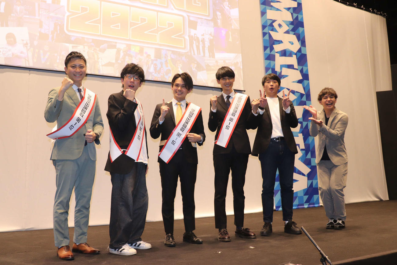 「学祭KING2022」に出演した、左からヘンダーソンの子安裕樹、中村フー、祗園の木崎太郎、桜井健一朗、さや香の新山と石井