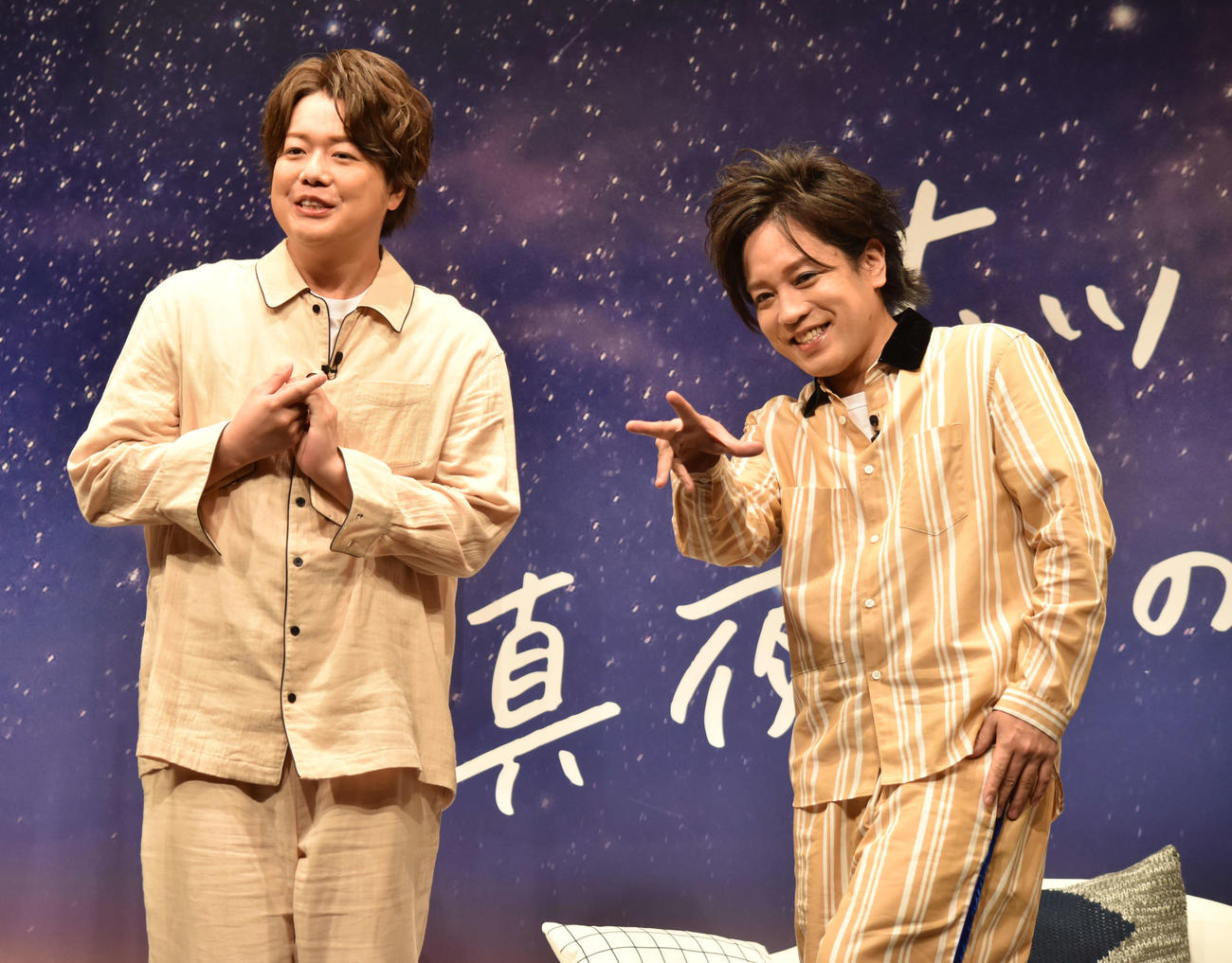 「JA全農　ホットミルクと真夜中のモ～ツァルト」PR発表会に参加したお笑いコンビ「ぺこぱ」のシュウペイ（左）と松陰寺太勇