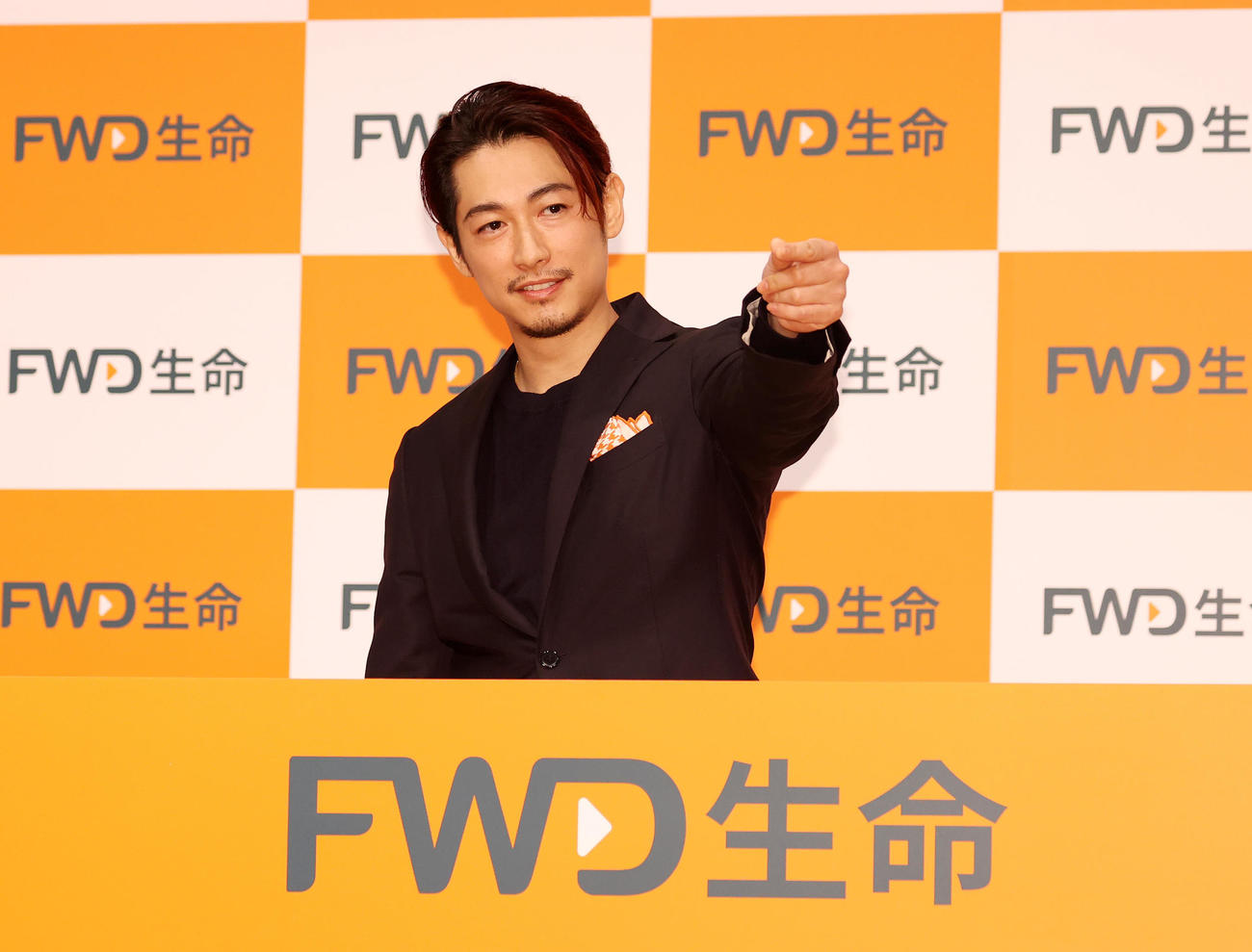 アンバサダーに就任しポーズするディーン・フジオカ（撮影・鈴木正人）