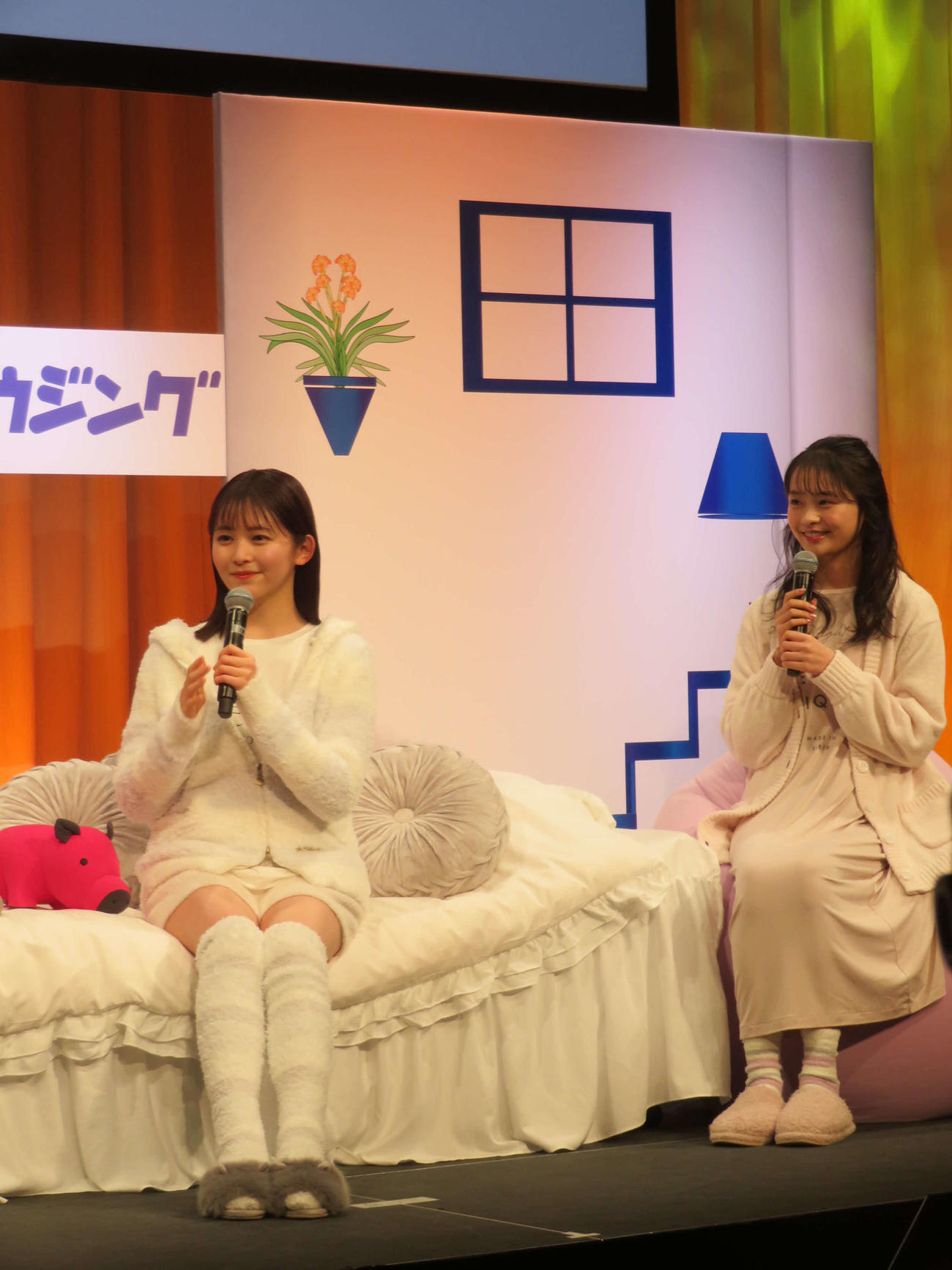 「タウンハウジング」新CM発表会イベントでトークする久間田琳加（左）と林芽亜里（撮影・村上幸将）