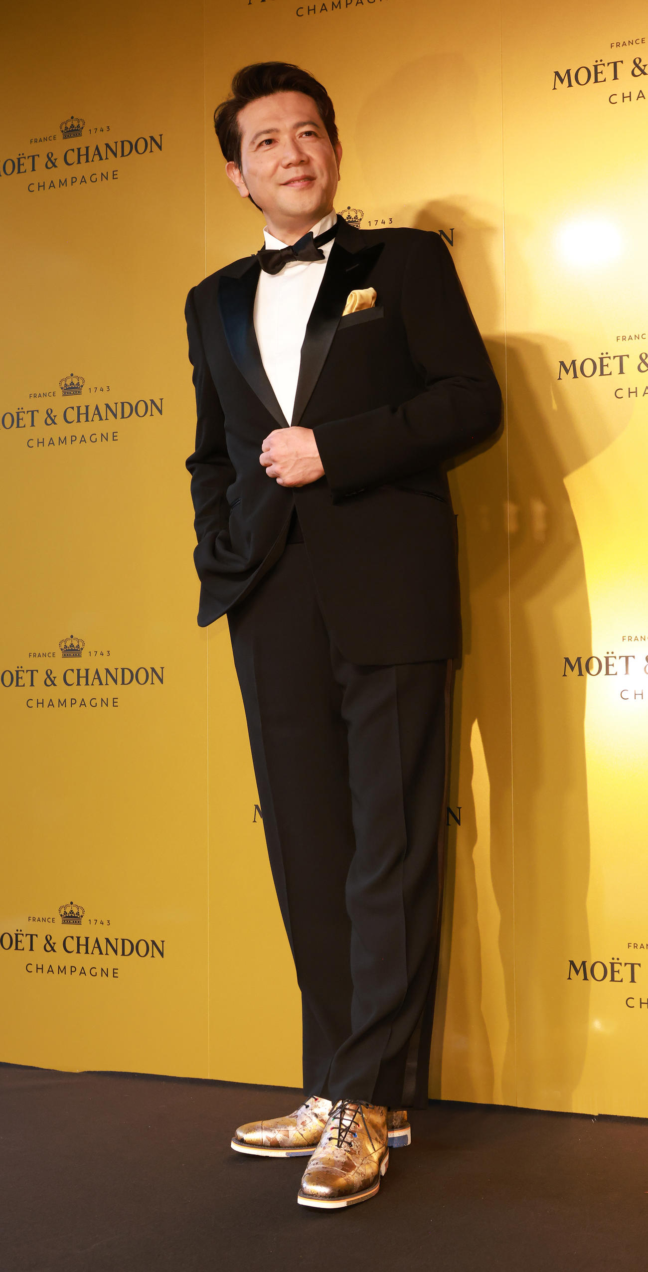 別所哲也、黒いタキシード姿で22年を振り返った「俳優を初めて35年がたった節目の一年」 - 芸能写真ニュース : 日刊スポーツ
