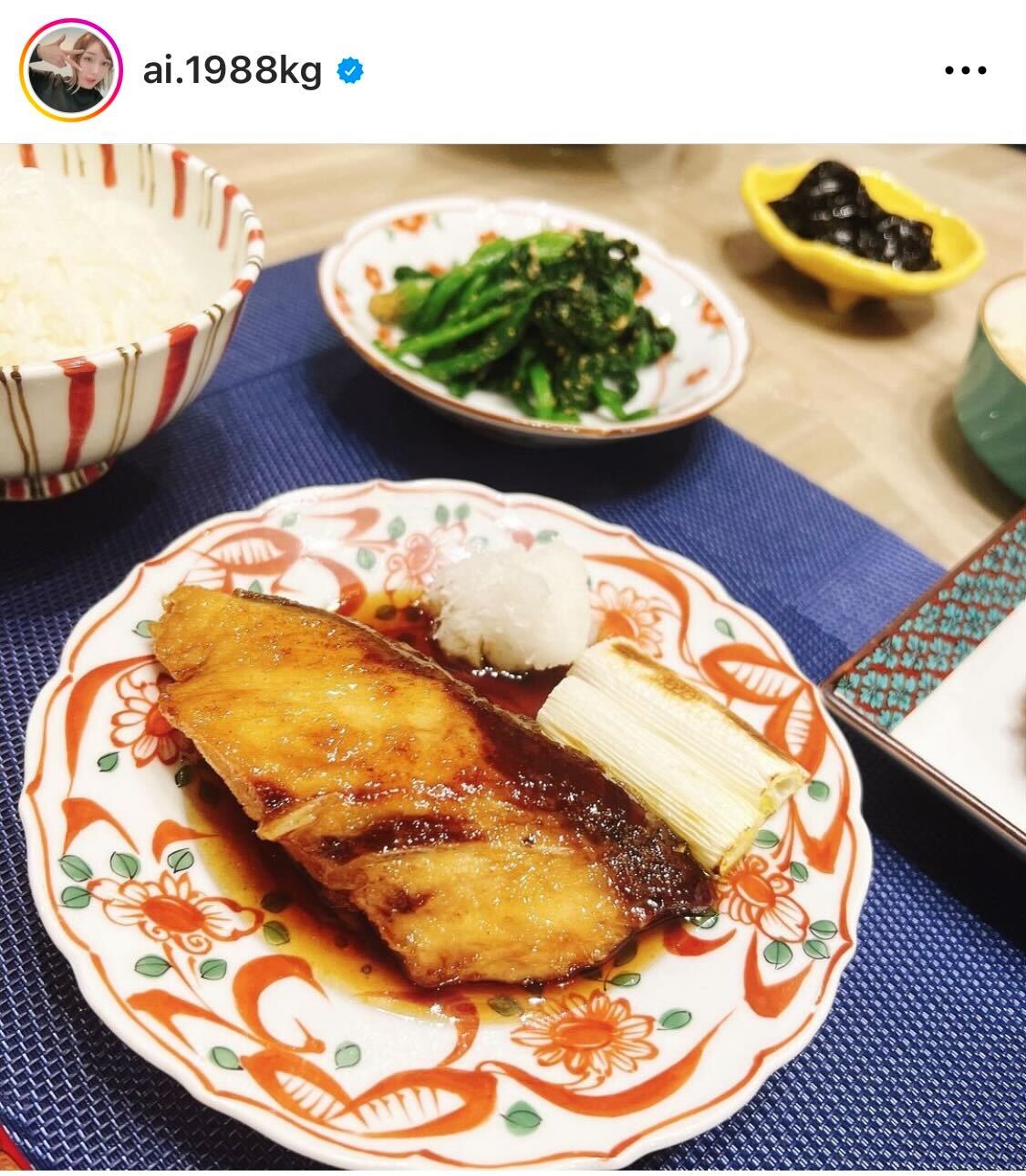 自宅の食卓での料理を公開した加護亜依（加護亜依のインスタグラムより）