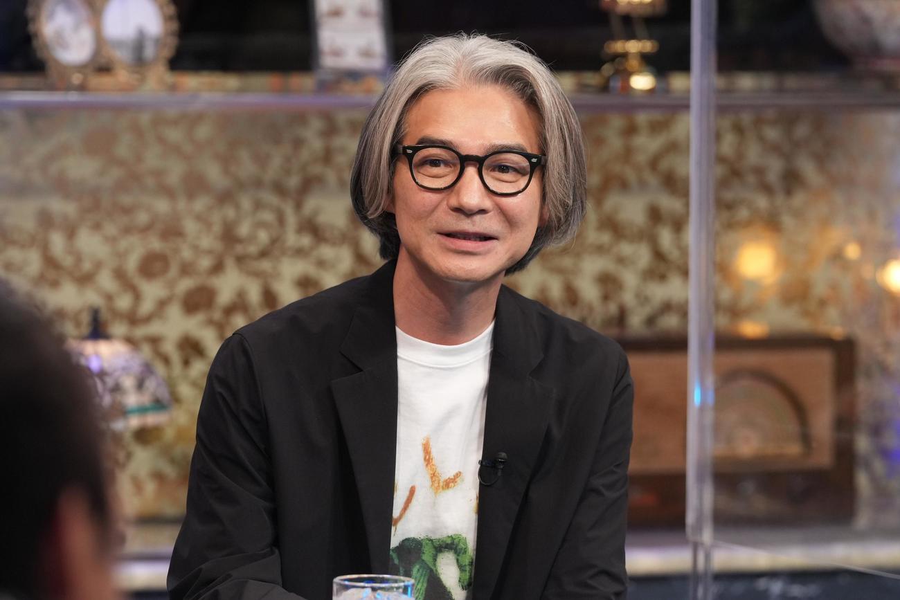 フジテレビ「人志松本の酒のツマミになる話」に出演する吉岡秀隆（C）フジテレビ