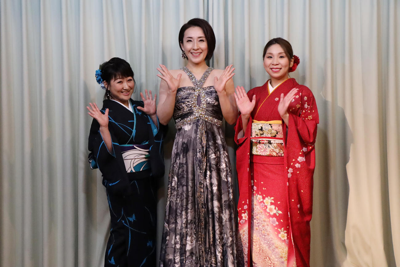 イベントを行った（左から）井上由美子、水田竜子、水城なつみ
