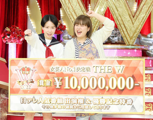 「女芸人NO1決定戦　THE W」で優勝した天才ピアニストの竹内知咲（左）とますみ（撮影・鈴木正人）