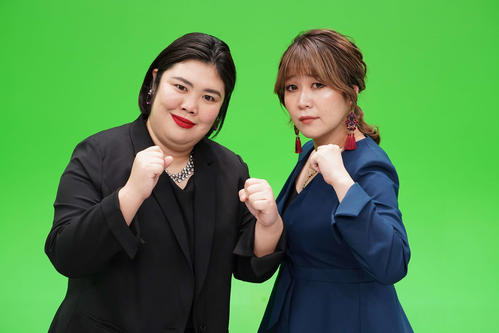 「THE W」の22年大会決勝に進出した紅しょうがの熊元プロレス（左）と稲田美紀
