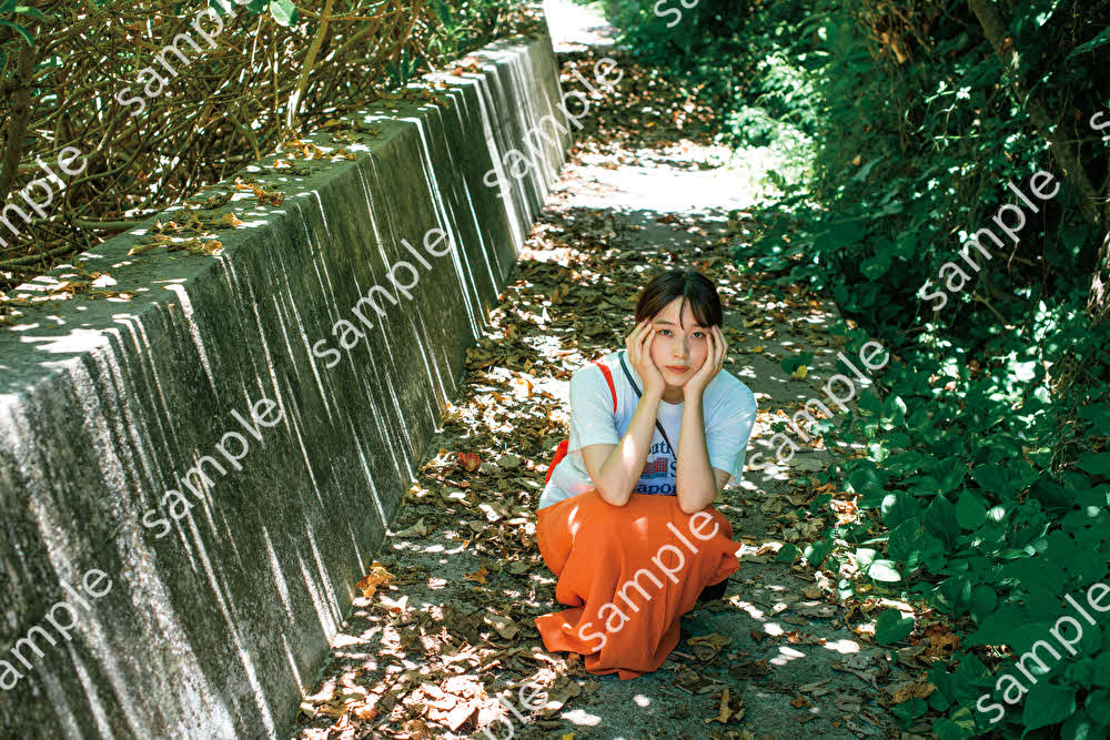 深川麻衣の写真集「Free Mind」の特典ポストカード（川島小鳥撮影）