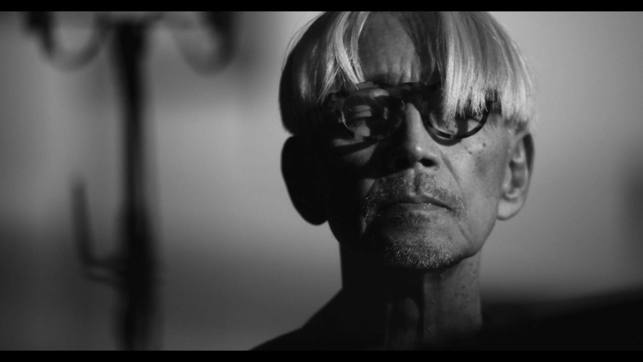 坂本龍一2年ぶりのピアノ・ソロコンサート「Ryuichi Sakamoto：Playing the Piano 2022」の1カット(C)2022 KAB Inc.