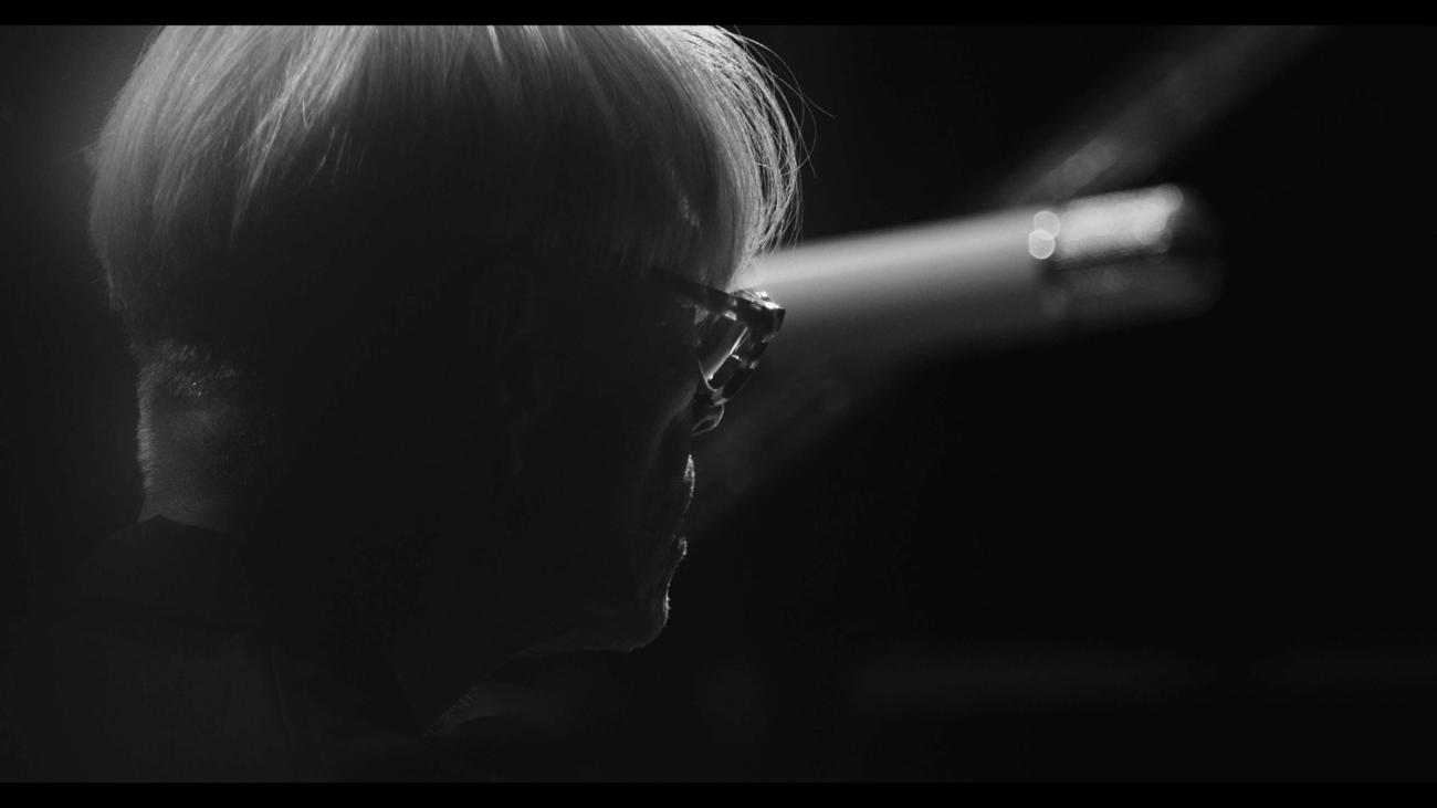 坂本龍一2年ぶりのピアノ・ソロコンサート「Ryuichi Sakamoto：Playing the Piano 2022」の1カット(C)2022 KAB Inc.