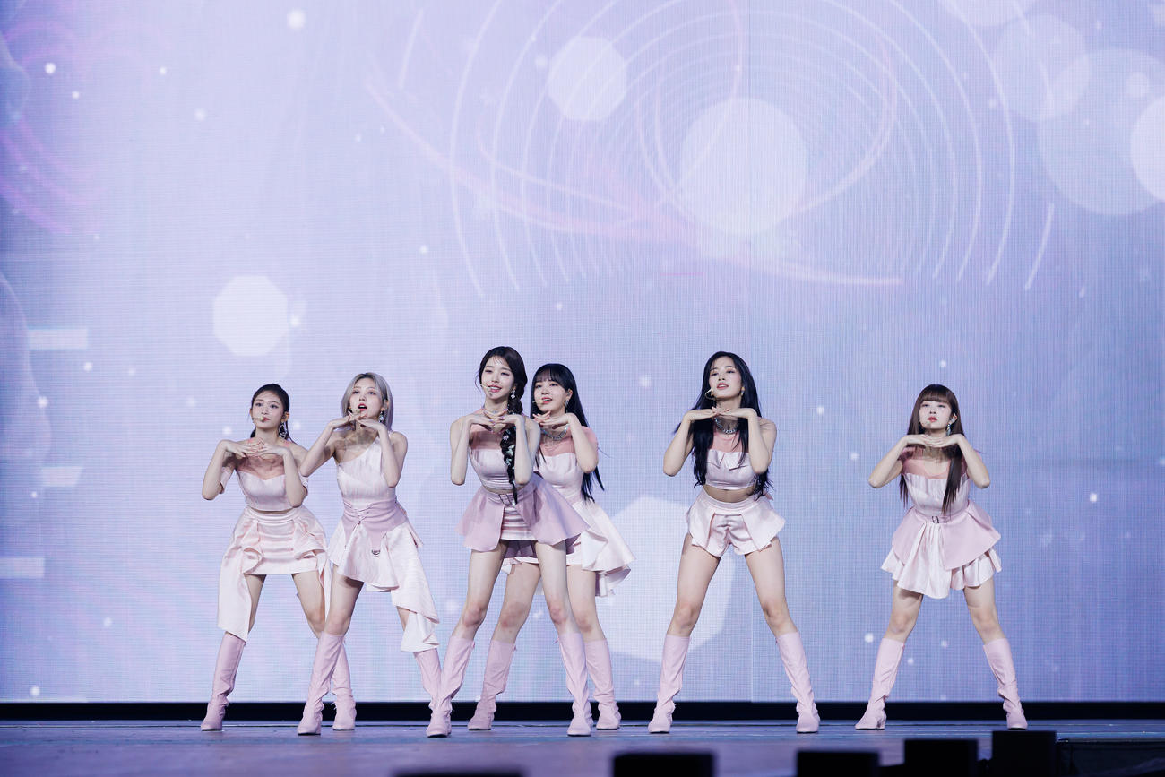 パフォーマンスするIVE（C）CJ ENM Co., Ltd. All Rights Reserved