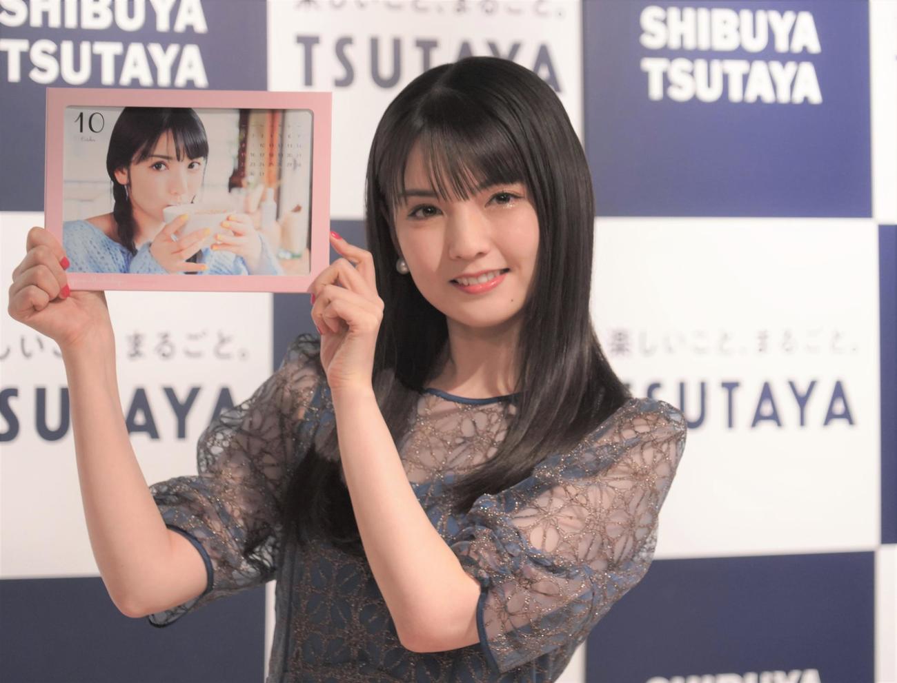 「道重さゆみ　2023年カレンダー」発売記念イベントを行った道重さゆみ（撮影・佐藤成）