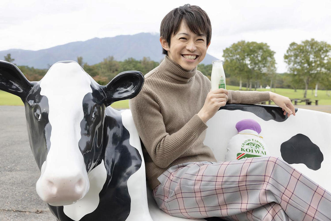 故郷・岩手の小岩井農場でくつろぐ佐藤智広