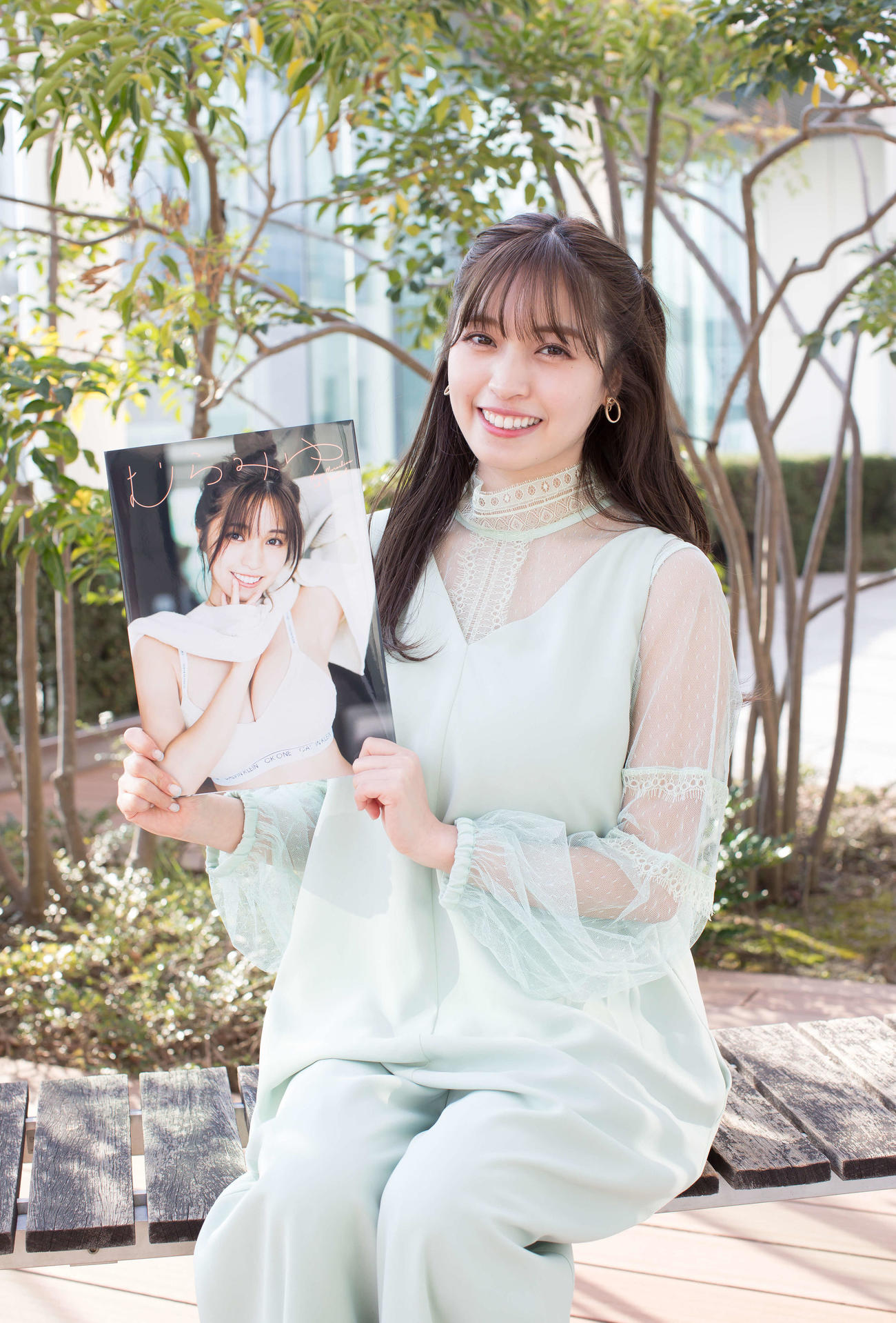 ファースト写真集「むらみゆ」オンラインサイン会を行った村島未悠