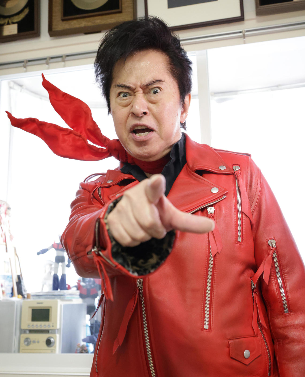 こだわりの「ゼット！」ポーズを見せた水木一郎さん（2021年2月撮影）