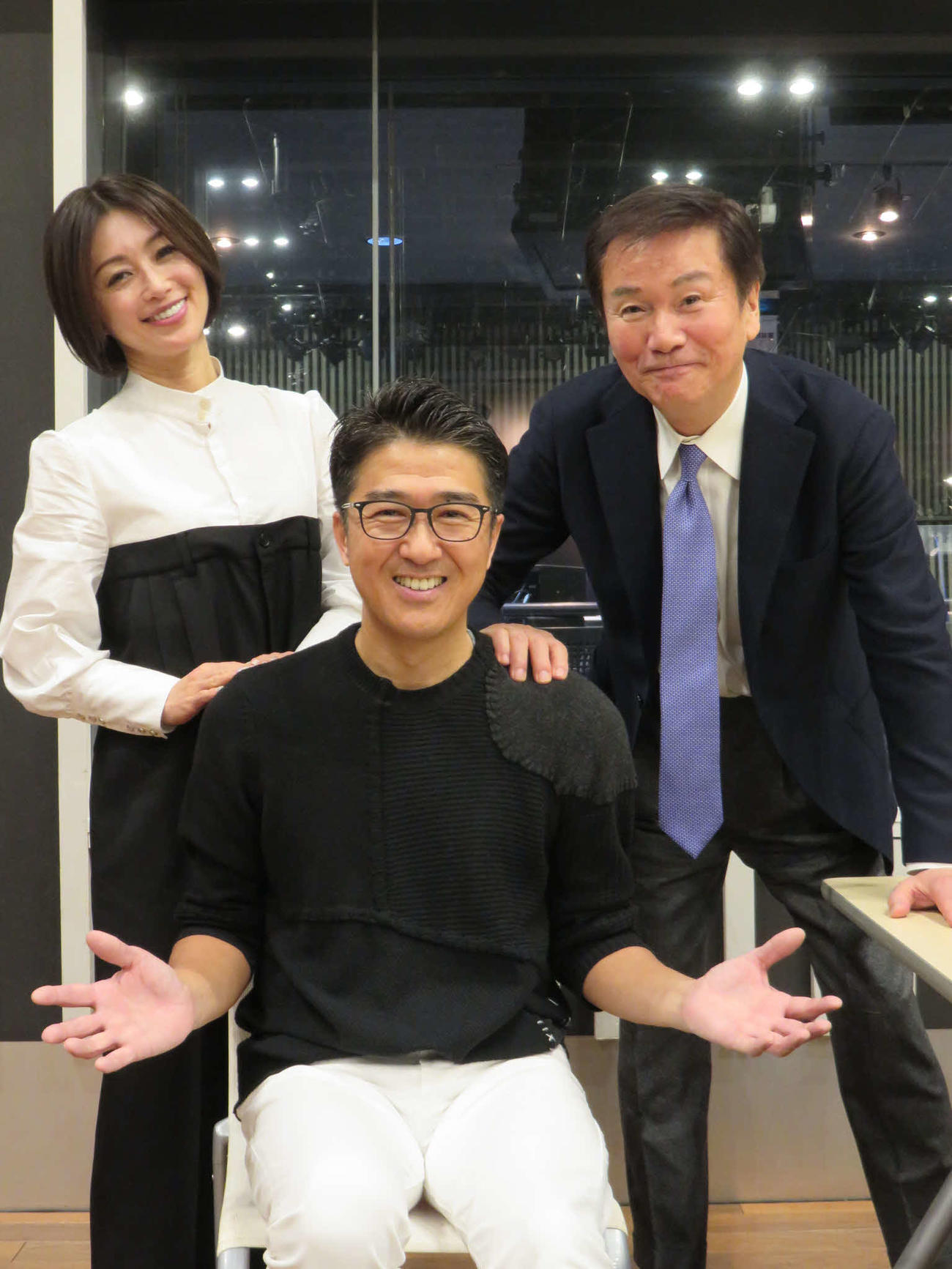 森田健作（右）のラジオ番組にゲスト出演したDEEN池森秀一（中）とアシスタントの酒井法子