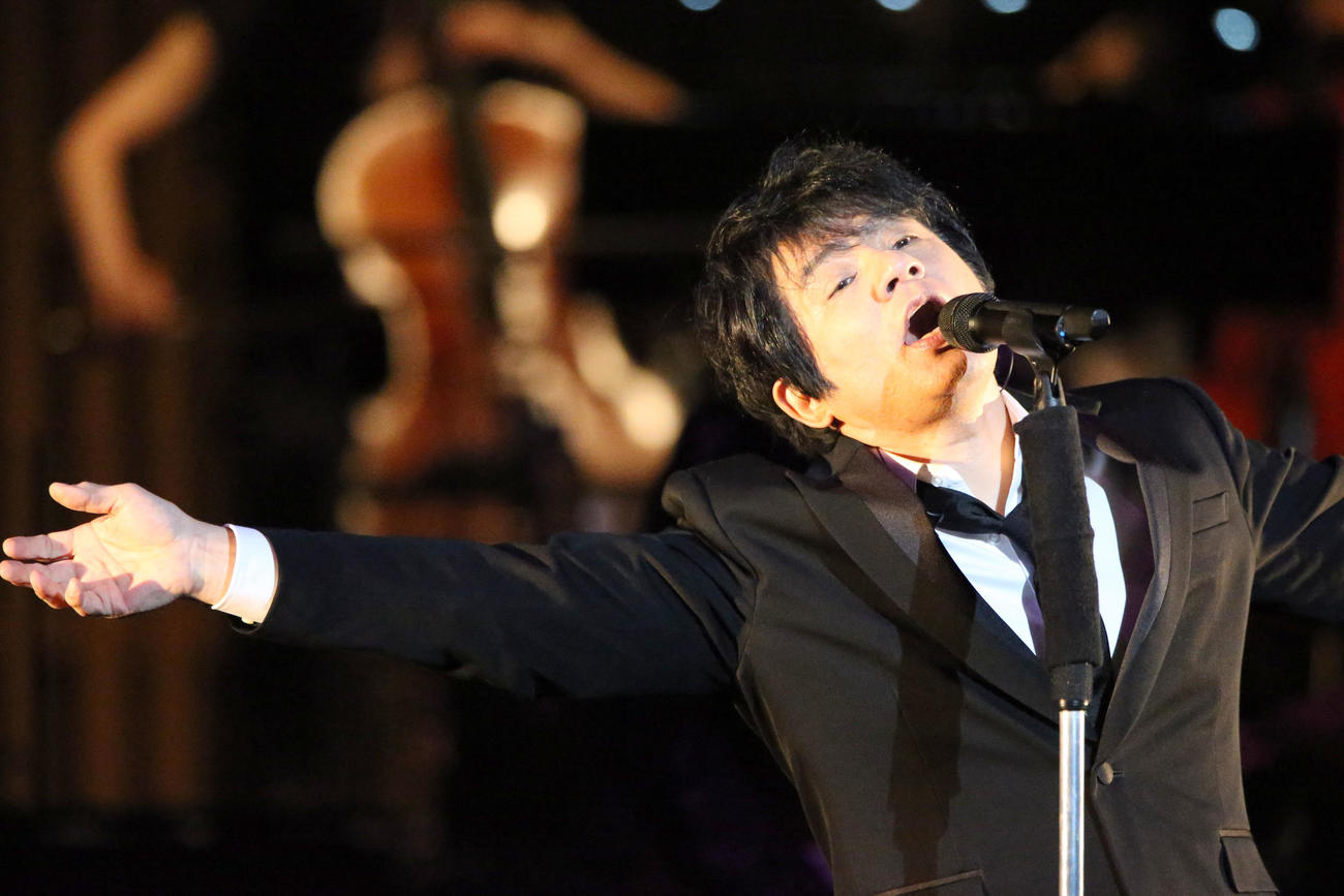 ASKA28年ぶりFNS歌謡祭に大トリで出演「SAY YES」「歌になりたい」2曲を披露 - 音楽写真ニュース : 日刊スポーツ