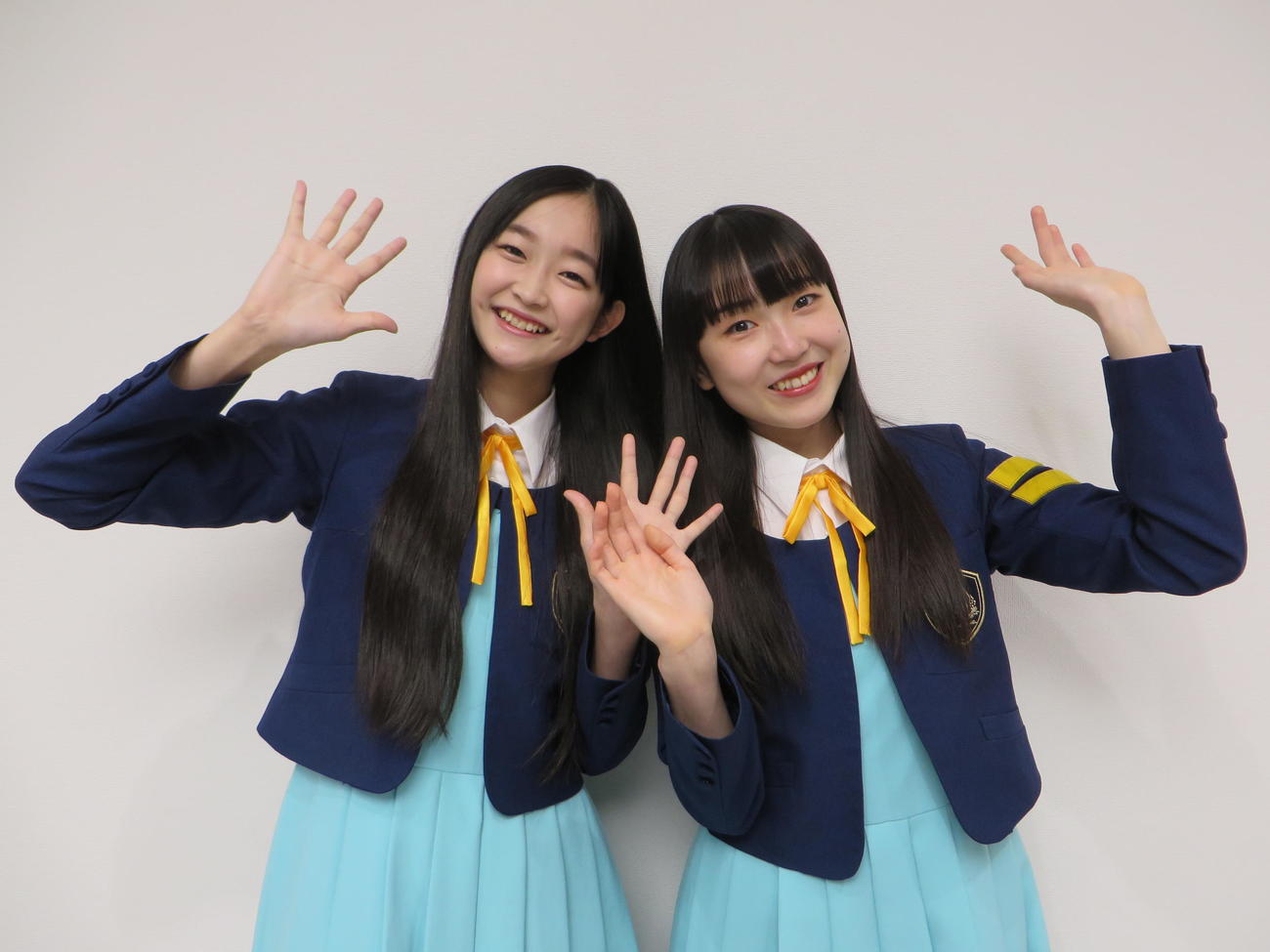 25日に冬公演を控える少女歌劇団ミモザーヌ。ちばひなの（左）と、いわむらゆきね
